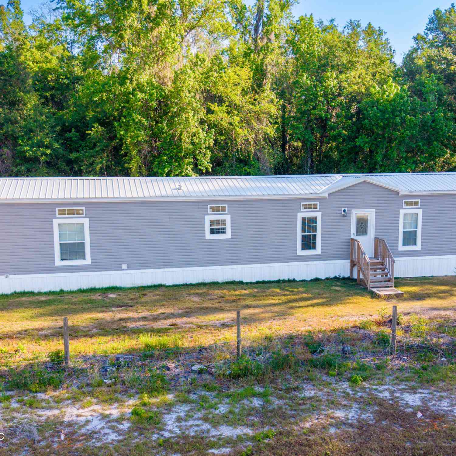Mobile Home For Sale - 710 NE 192nd Avenue<br/> Gainesville, FL 32609