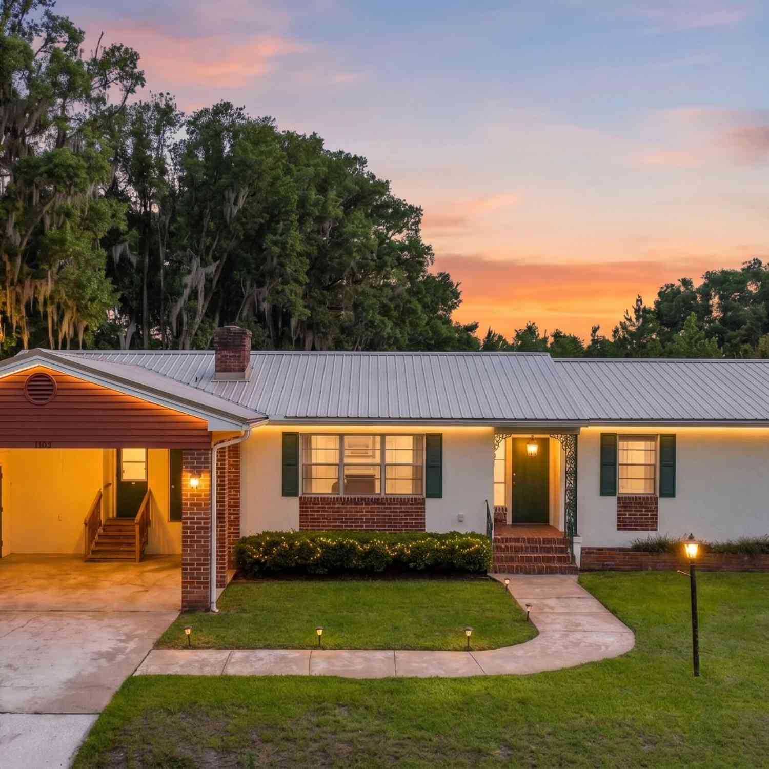 Homes For Sale - 105 W Vivian Drive<br/> Hastings, FL 32145