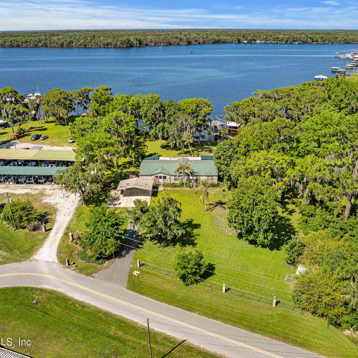 Homes For Sale - 105 S Lake George Drive<br/> Georgetown, FL 32139