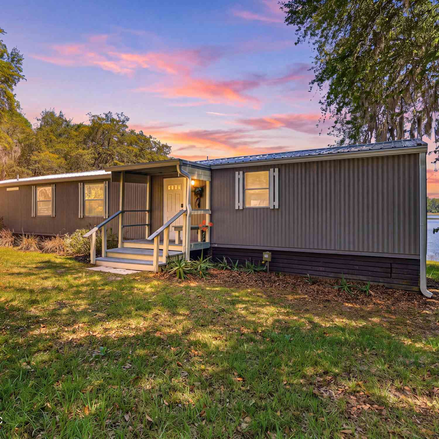 Mobile Home For Sale - 115 Lake Susan Road<br/> Putnam County, Heathrow, FL 32640
