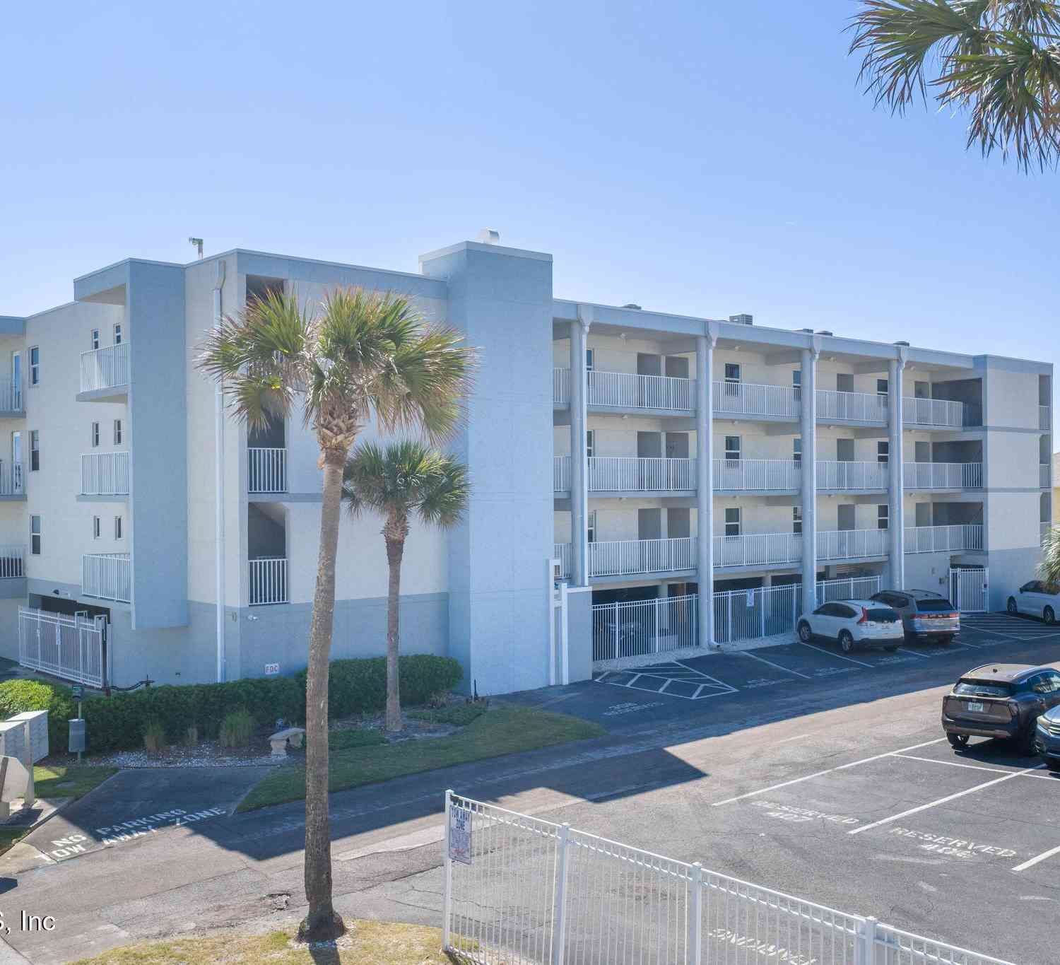 Condo For Sale - 10 N 11th Avenue #102<br/> Duval County, Jacksonville Beach, FL 32250