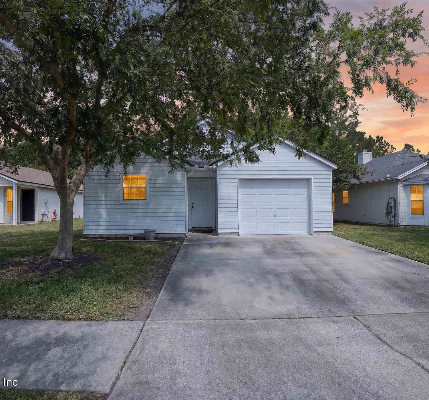 Homes For Sale - 1943 Hunters Trace Circle<br/> Middleburg, FL 32068