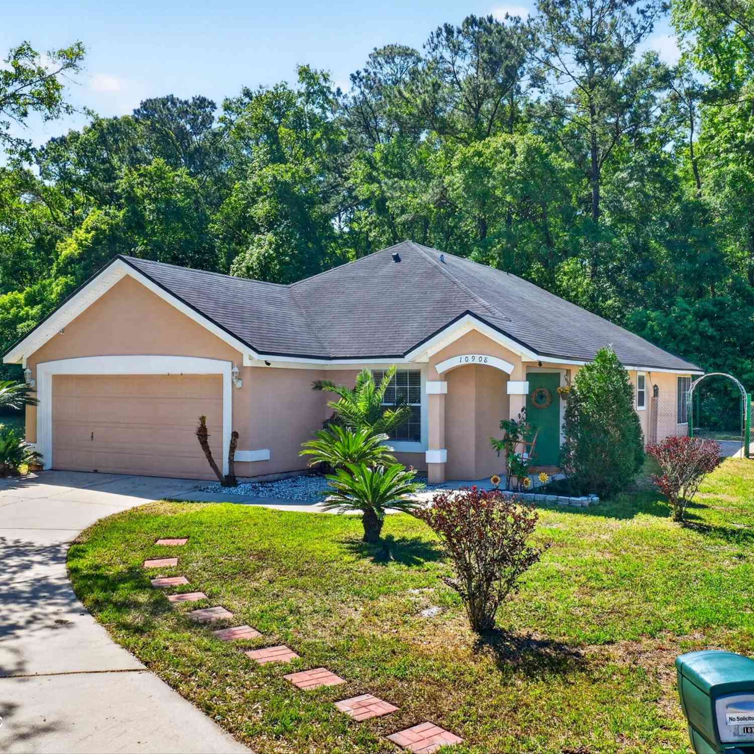 Homes For Sale - 10908 Acorn Park Court<br/> Jacksonville, FL 32218