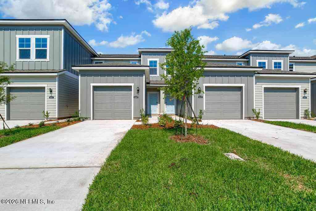 Townhouse For Sale - 166 Brazil Nut Circle<br/> Duval County, Jacksonville, FL 32218