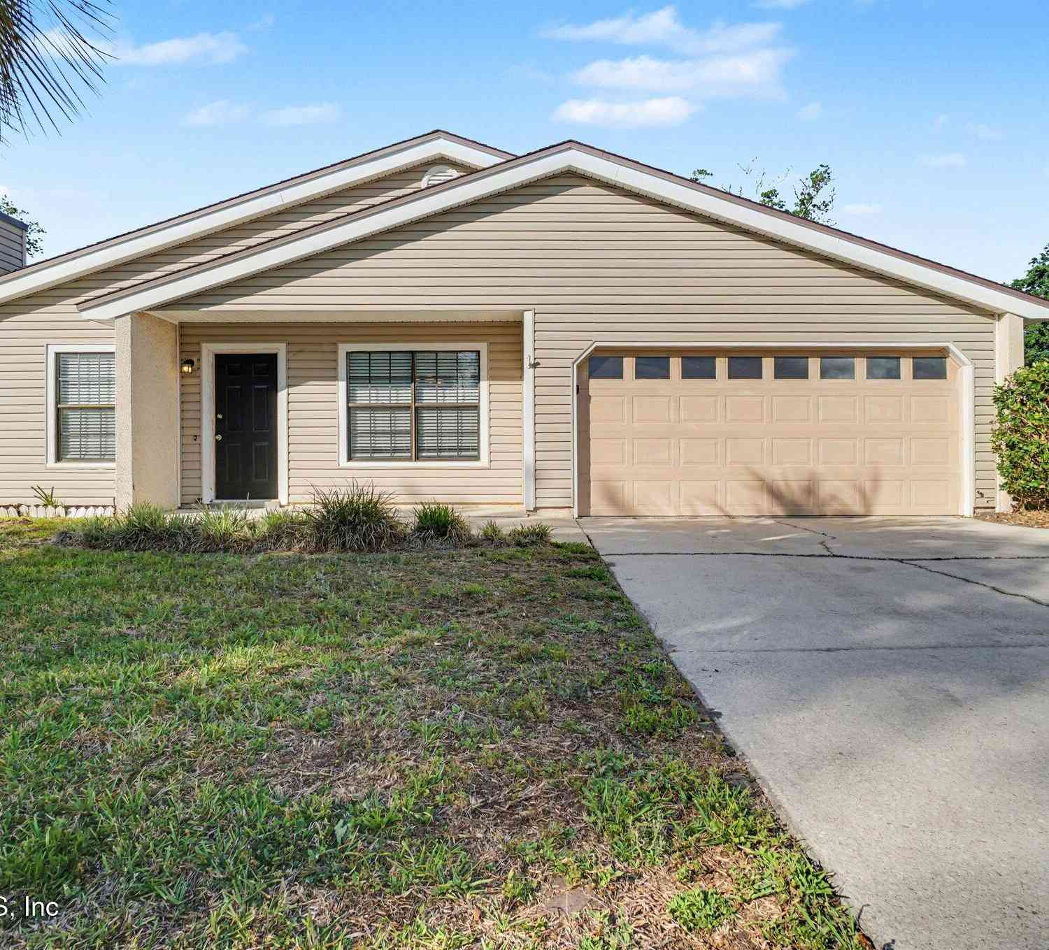 Homes For Sale - 562 James Wilson Circle<br/> Orange Park, FL 32073