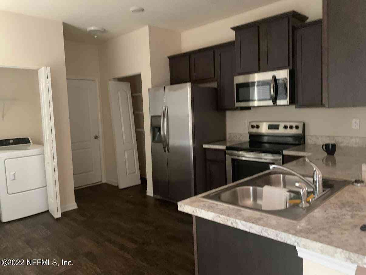 Townhouse For Rent - 8044 Echo Springs Road<br/> Jacksonville, FL 32256