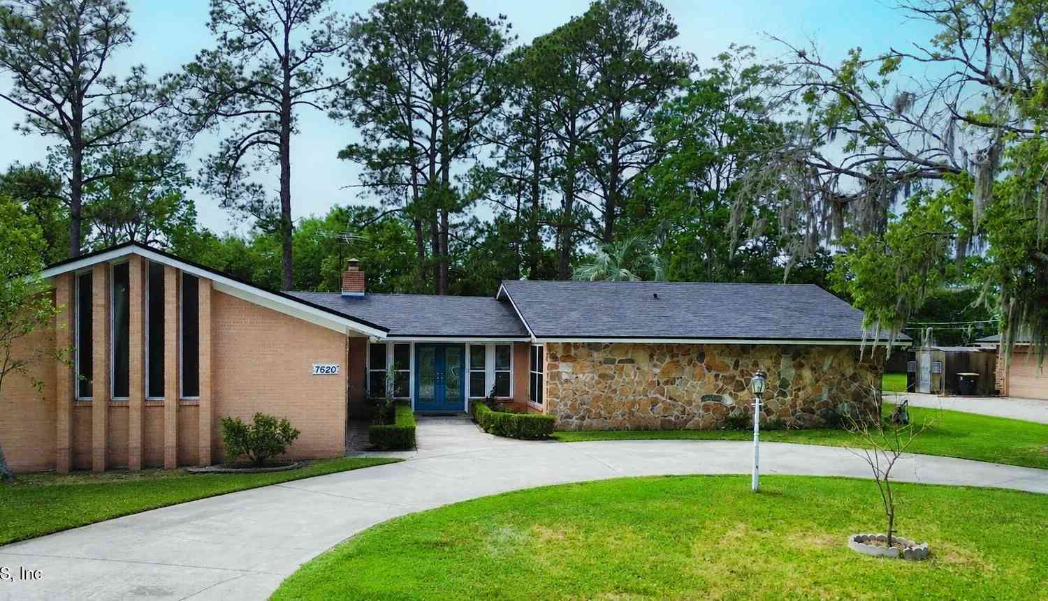 Homes For Sale - 7620 Duclay Forest Drive<br/> Jacksonville, FL 32244