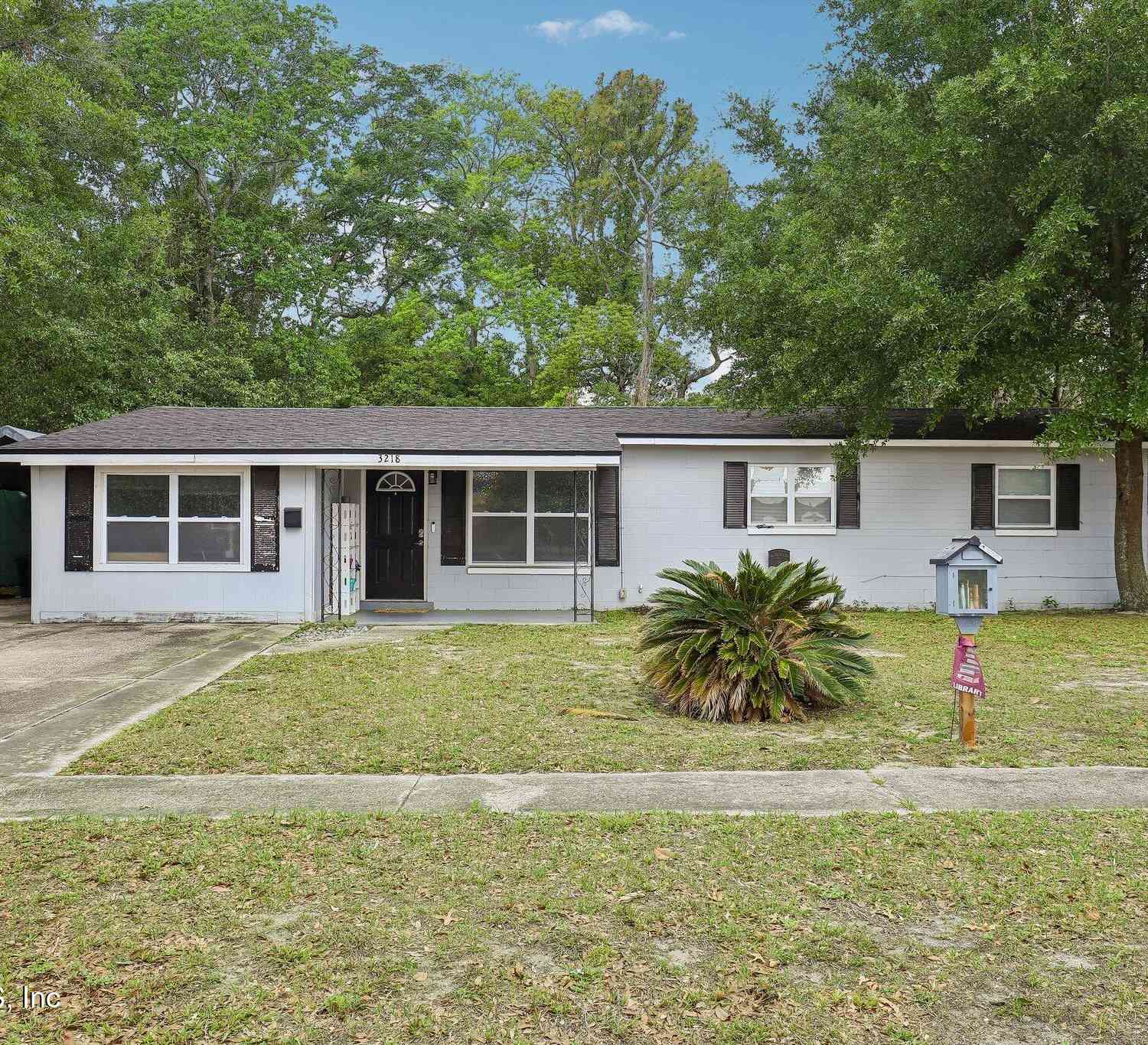 Homes For Sale - 3218 Dalehurst Drive<br/> Jacksonville, FL 32277