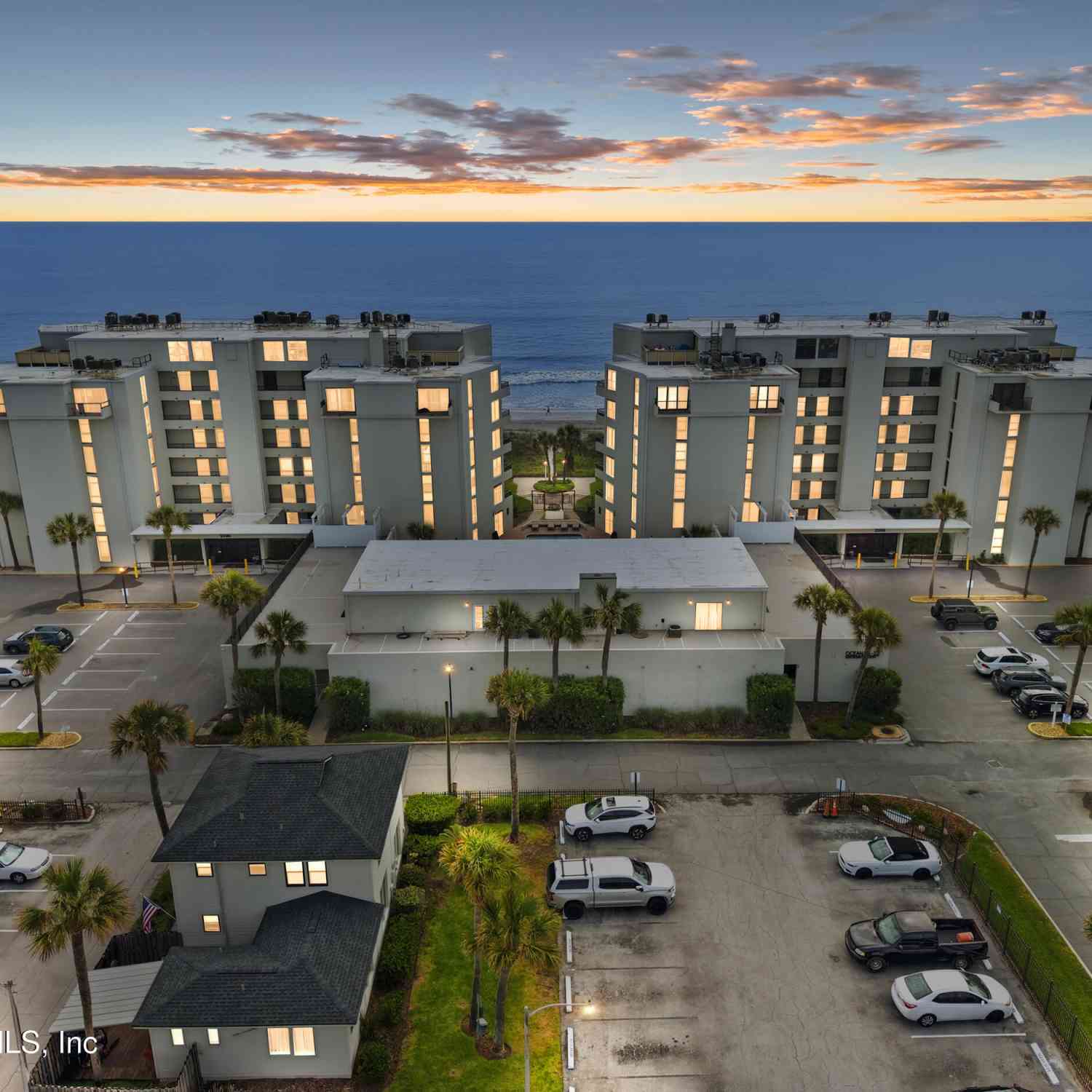 Condo For Sale - 2200 Ocean Drive #4A<br/> Duval County, Jacksonville Beach, FL 32250