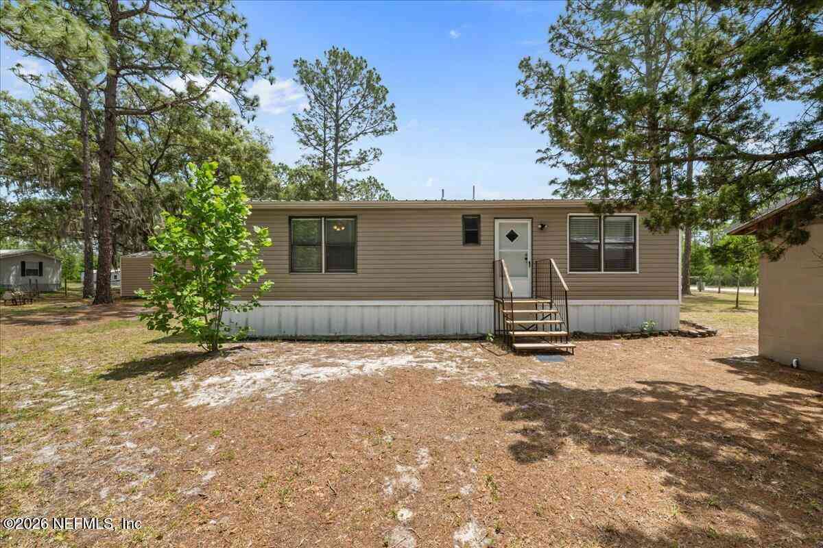 Mobile Home For Sale - 100 Vivian Drive<br/> Palatka, FL 32177