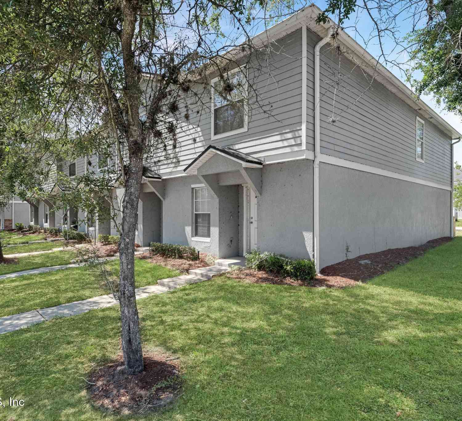 Townhouse For Sale - 8400 Mcgirts Village Lane<br/> Jacksonville, FL 32210
