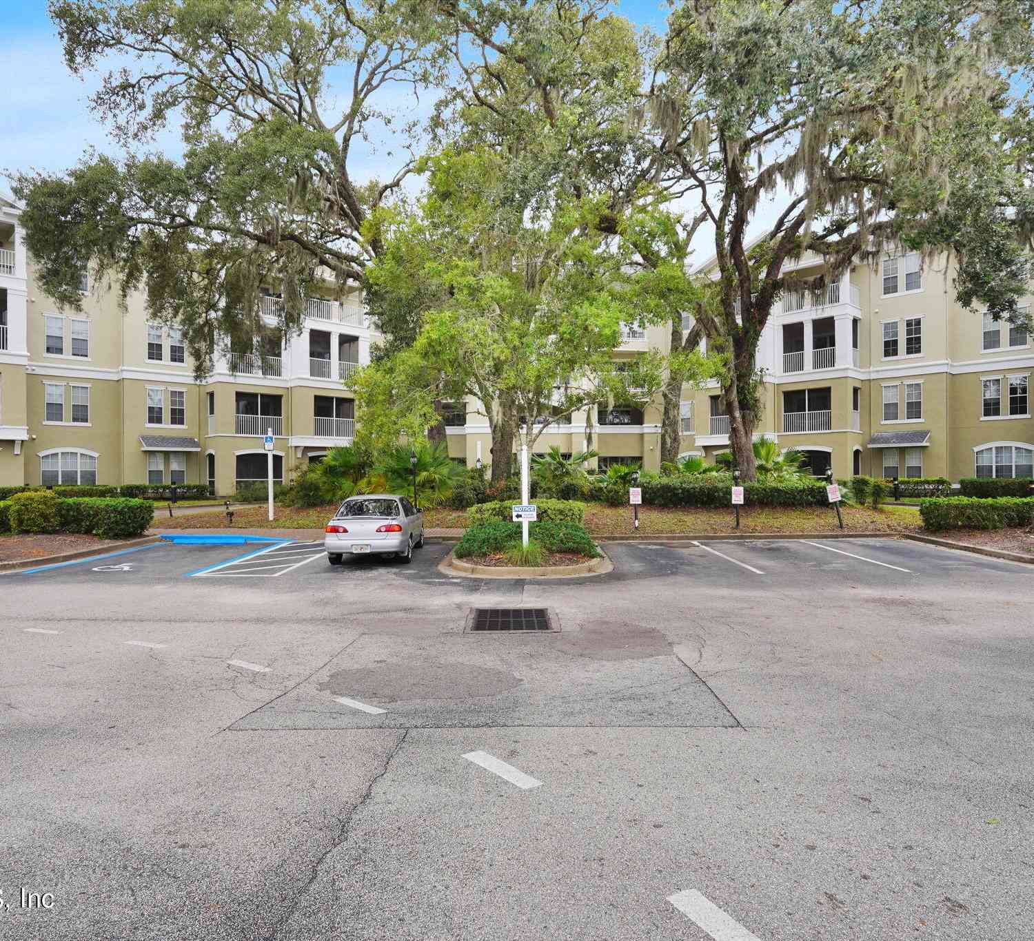 Condo For Sale - 8290 Gate Parkway #132<br/> Duval County, Jacksonville, FL 32216