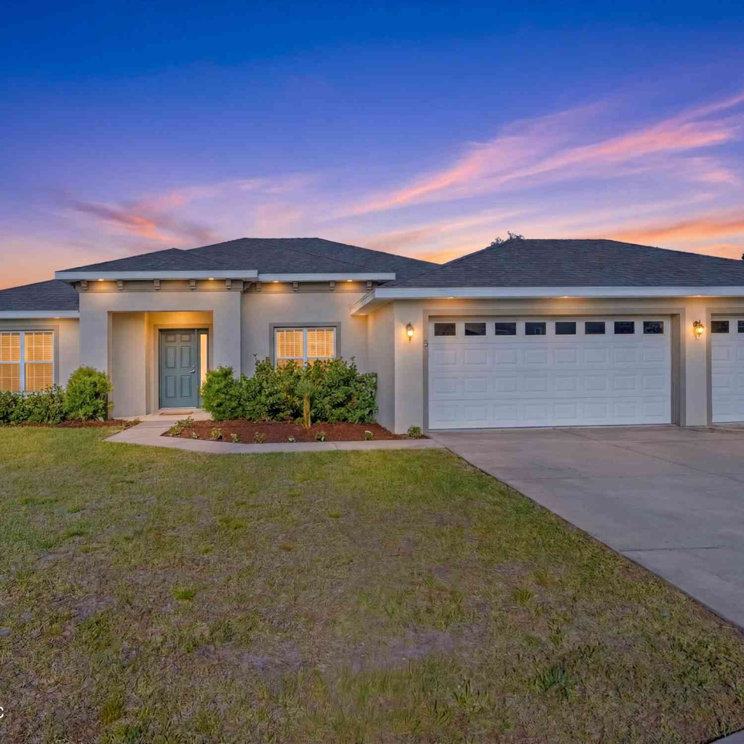 Homes For Sale - 5 Lynton Place<br/> Palm Coast, FL 32137