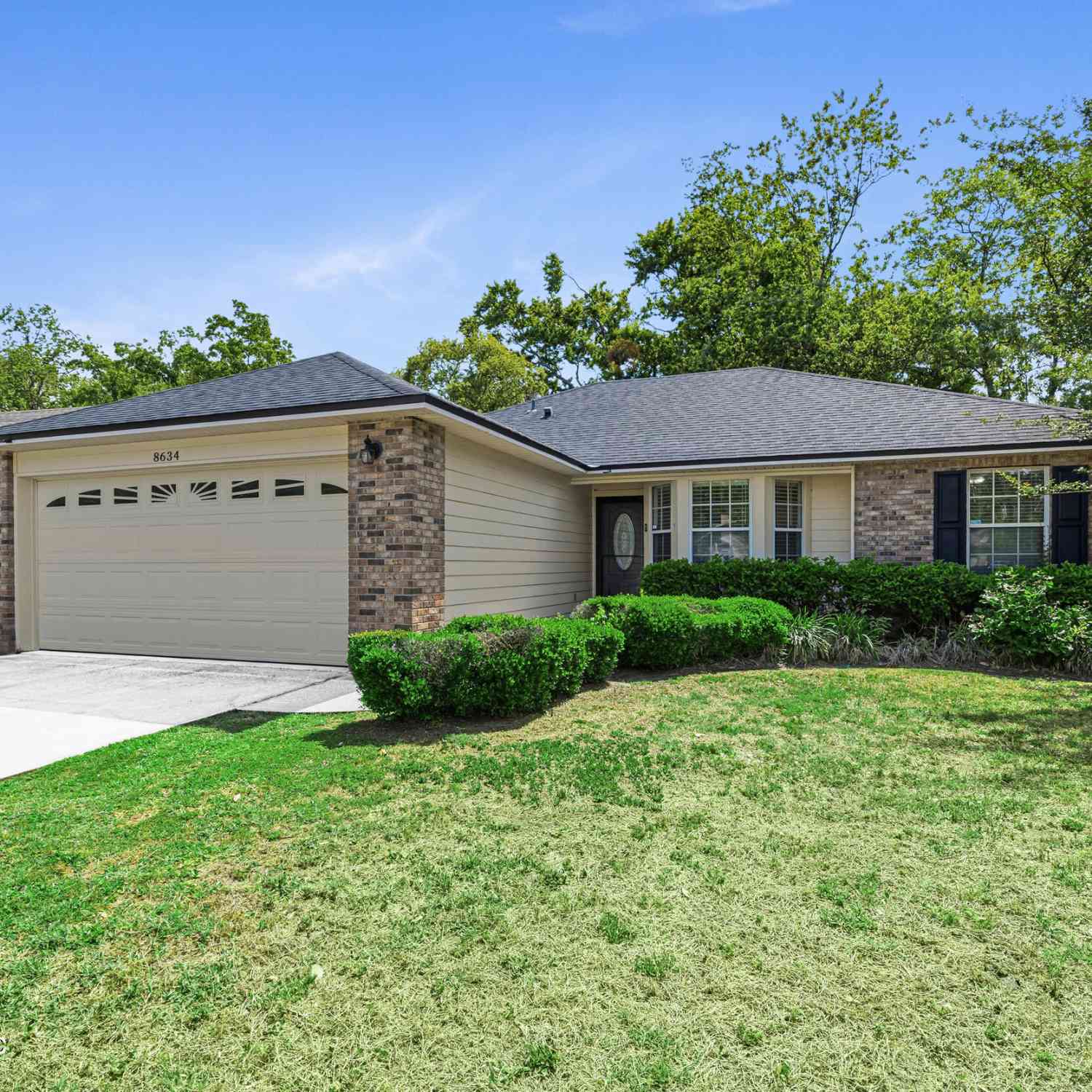 Homes For Sale - 8634 Hammond Forest Drive<br/> Jacksonville, FL 32221