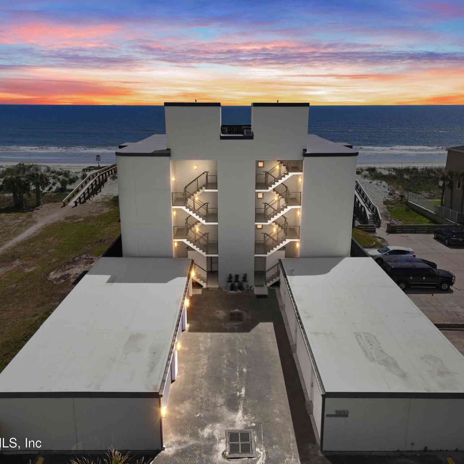 Condo For Sale - 1951 Ocean Drive #2A<br/> Duval County, Jacksonville Beach, FL 32250