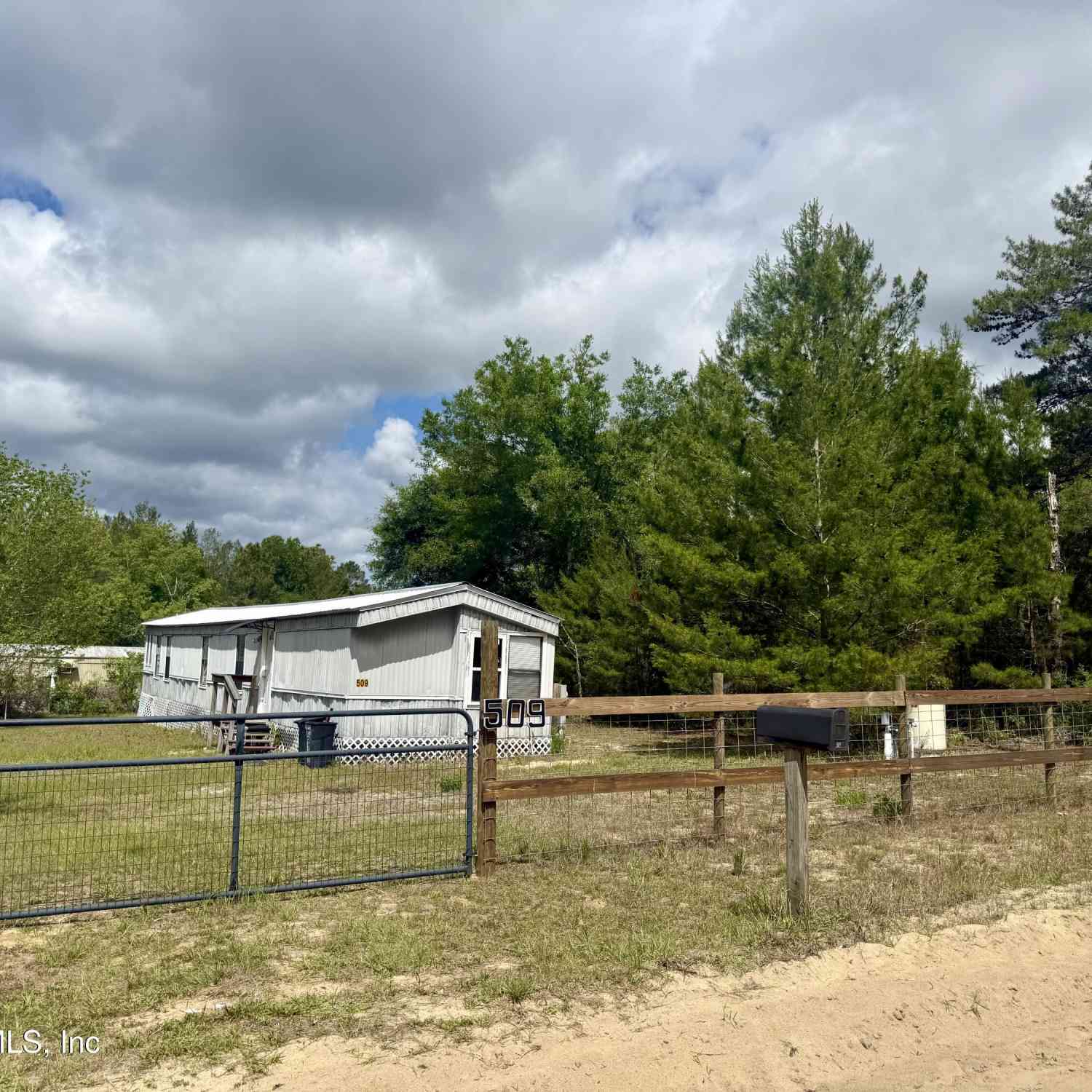 Mobile Home For Sale - 509 Janet Avenue<br/> Interlachen, FL 32148