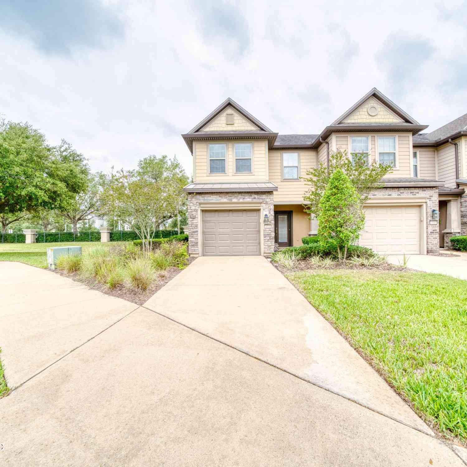 Townhouse For Sale - 14010 Berryview Road<br/> Jacksonville, FL 32258
