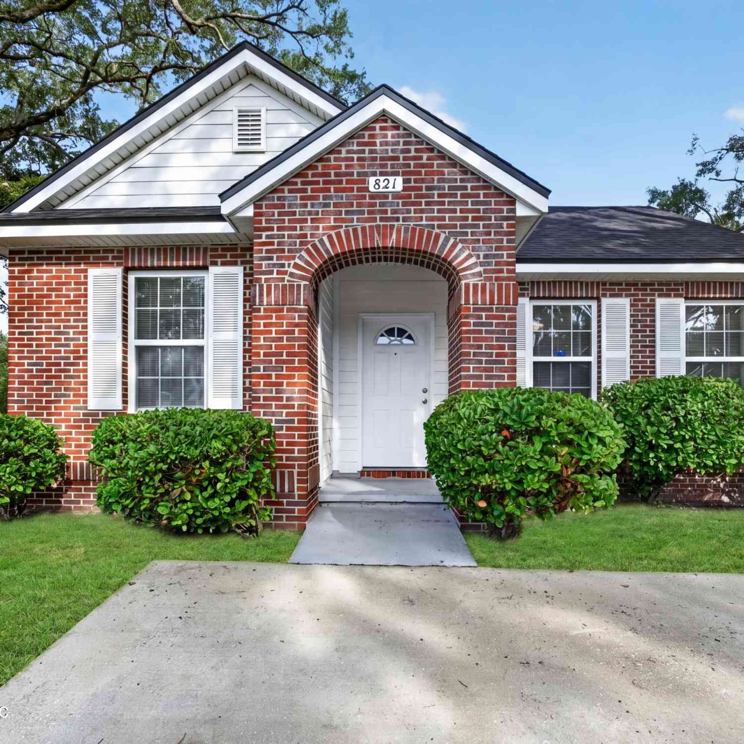 Homes For Sale - 821 Oak Arbor Circle<br/> Jacksonville, FL 32206