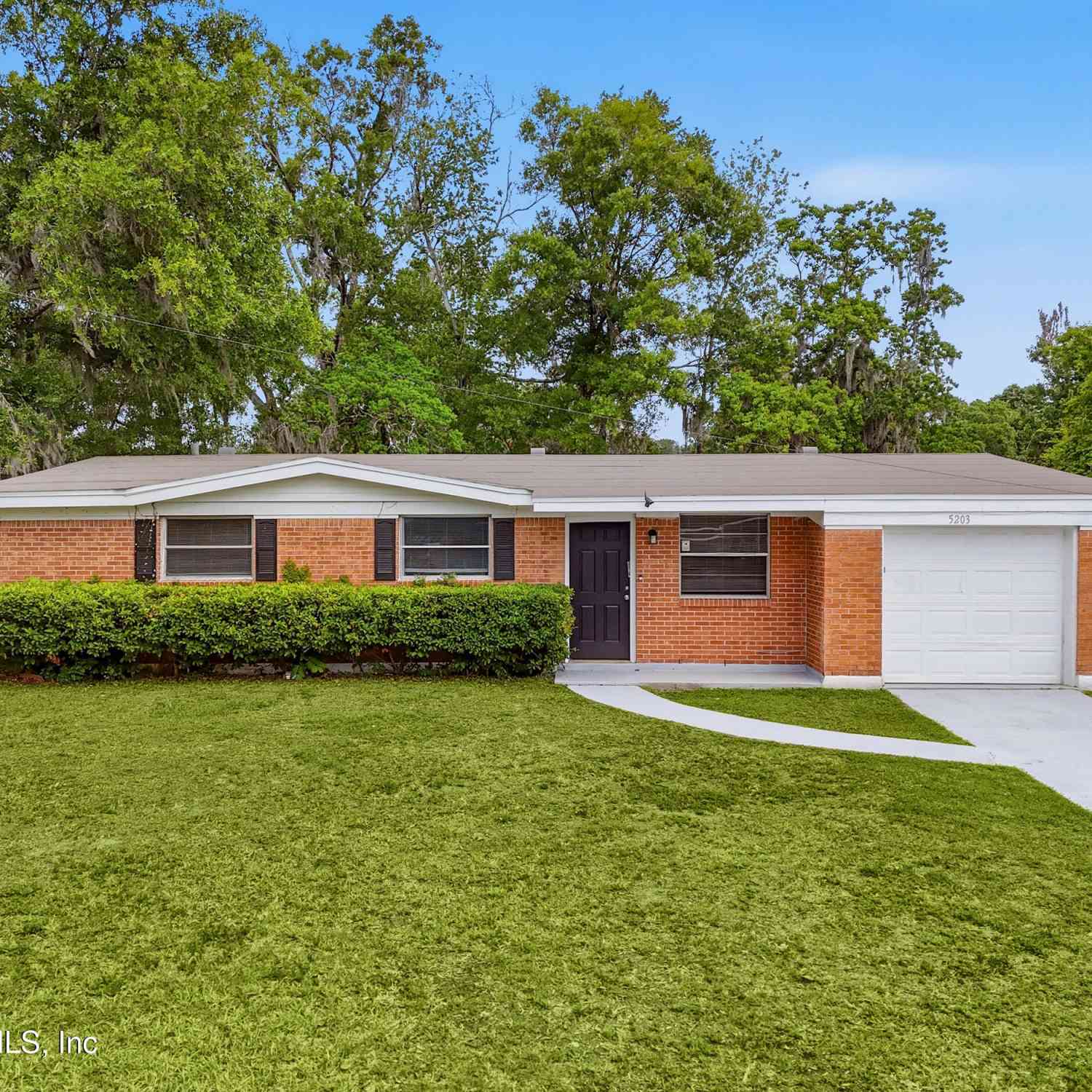 Homes For Sale - 5203 Chivalry Drive<br/> Jacksonville, FL 32208