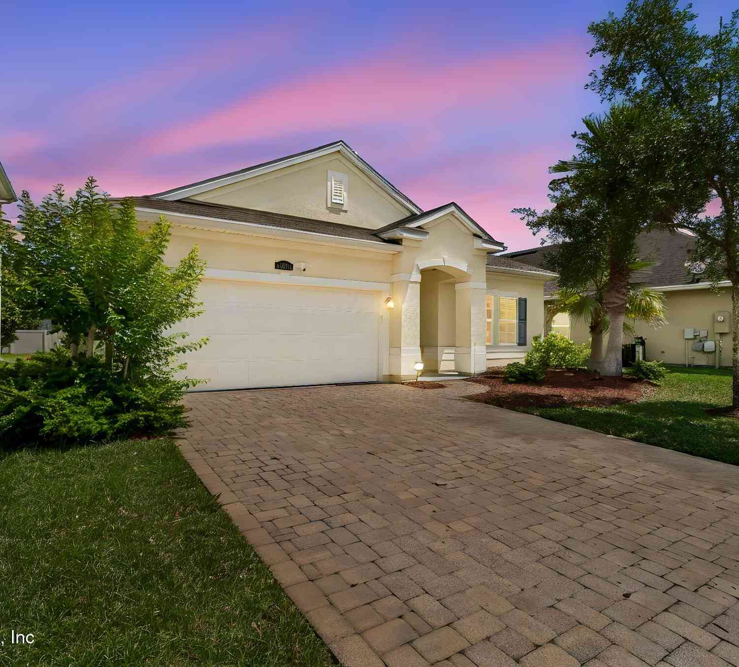 Homes For Sale - 10111 Bedford Lakes Court<br/> Jacksonville, FL 32222