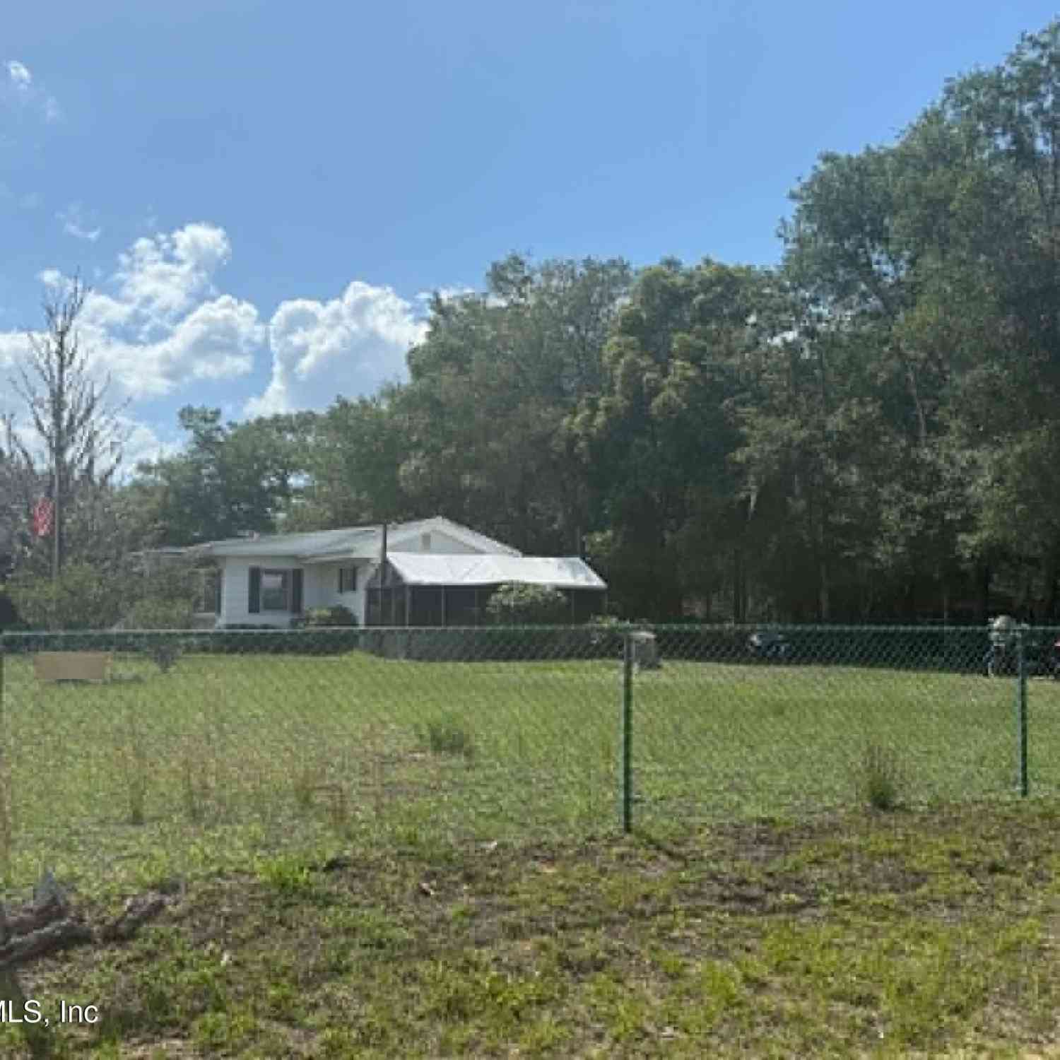 Mobile Home For Sale - 412 64th Street<br/> Interlachen, FL 32148