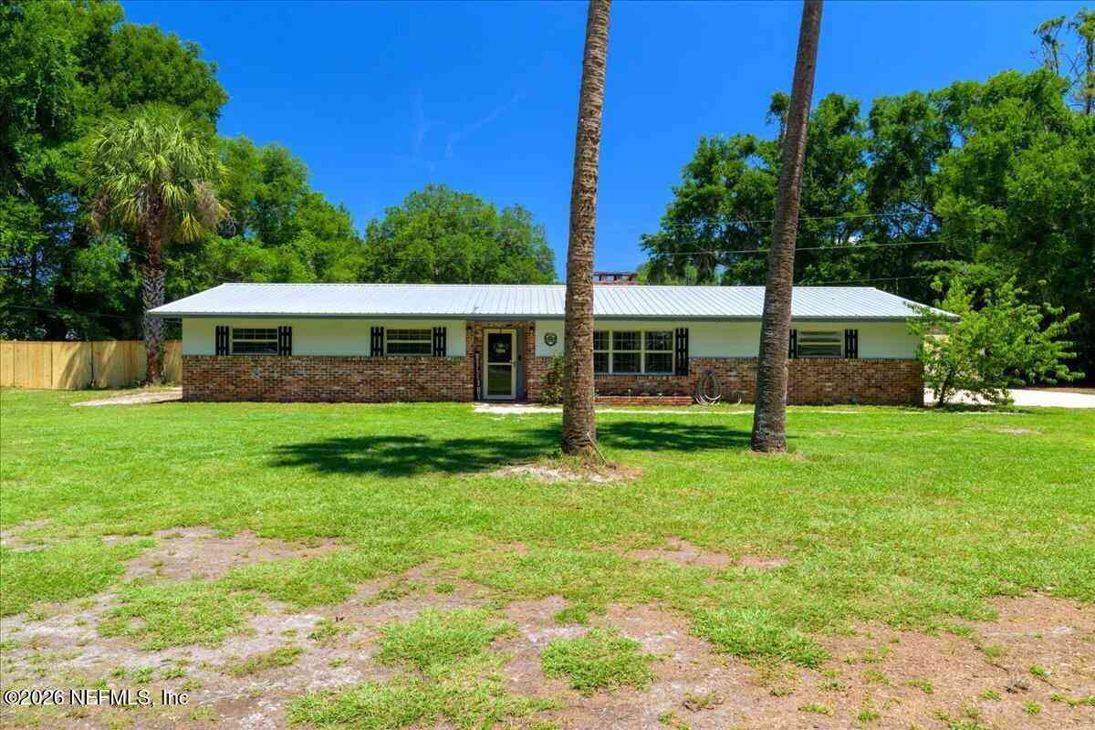 Homes For Sale - 5108 Silver Lake Drive<br/> Palatka, FL 32177