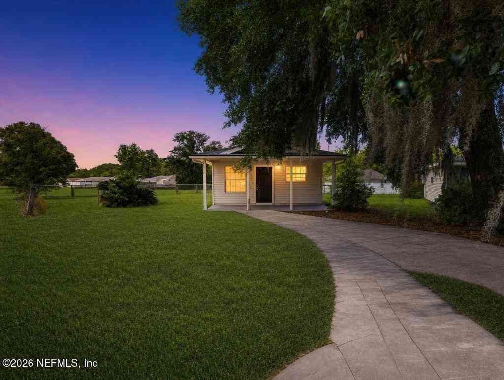 Homes For Sale - 5328 Golf Forest Court<br/> Jacksonville, FL 32208