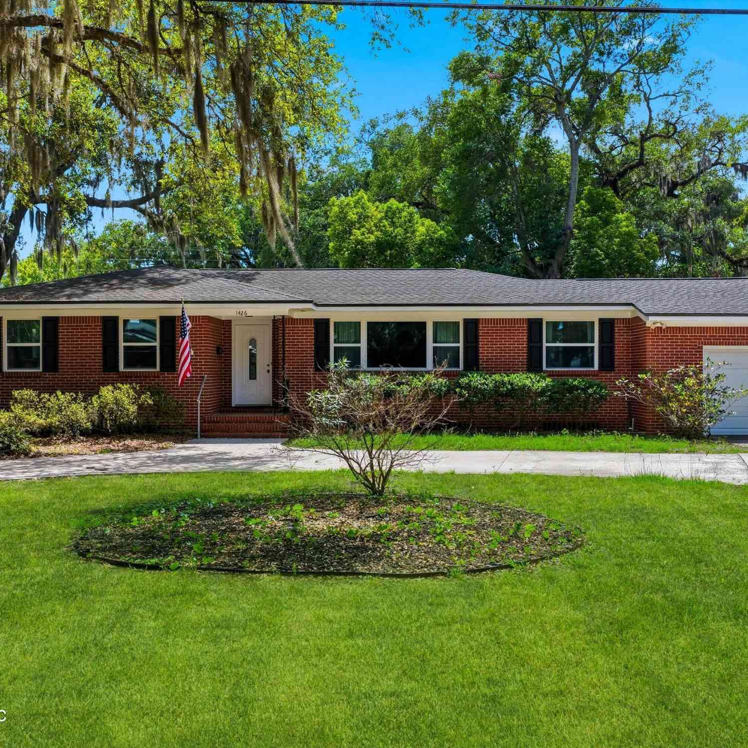 Homes For Sale - 1426 Glengarry Road<br/> Jacksonville, FL 32207