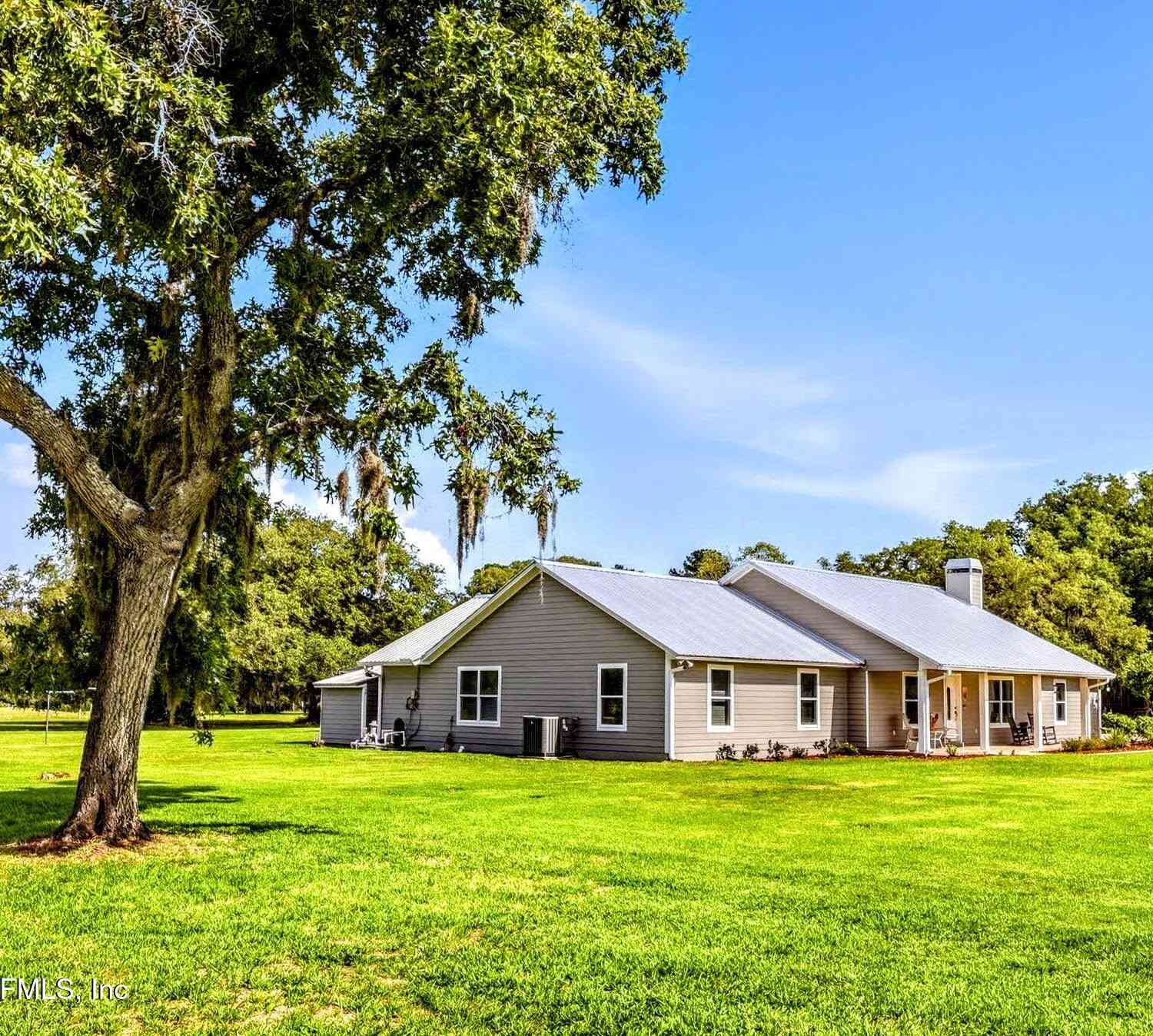 Homes For Sale - 611 E State Road 100<br/> Putnam County, San Mateo, FL 32187