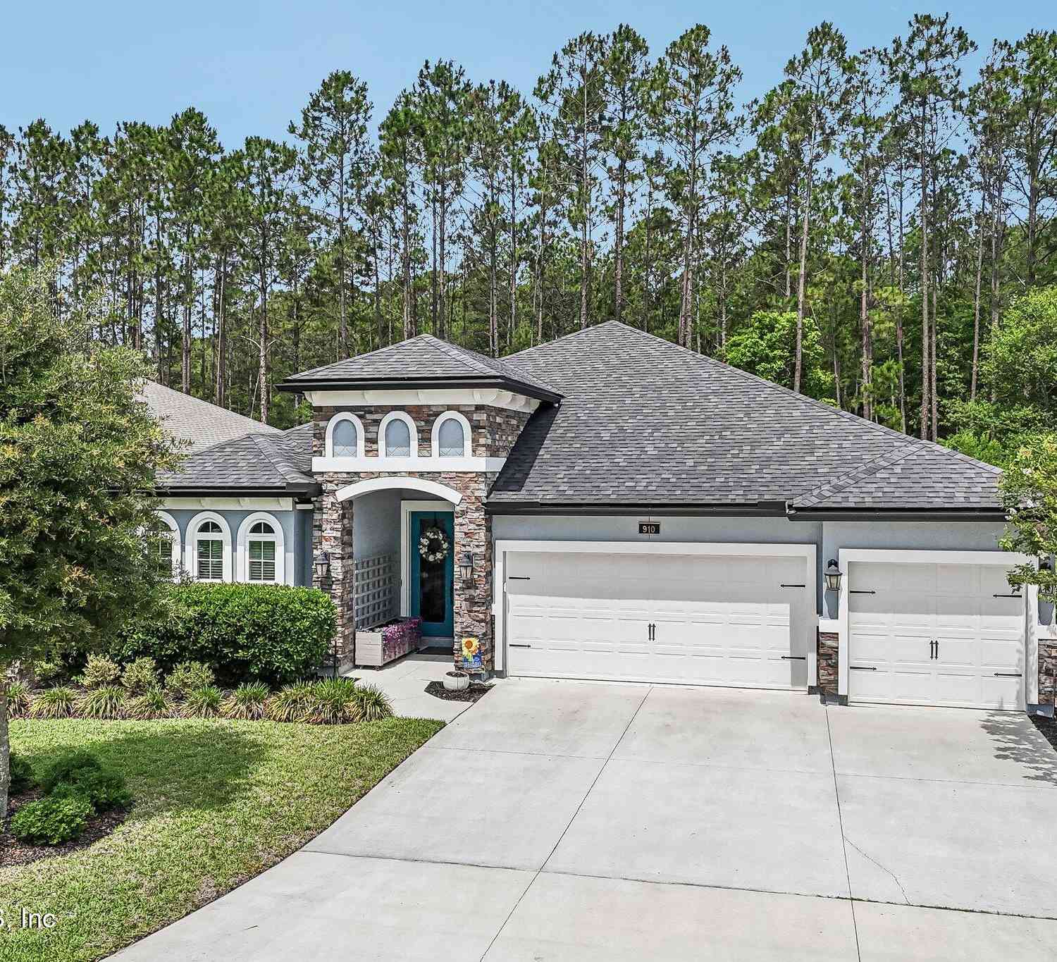 Homes For Sale - 910 Laurel Valley Drive<br/> Orange Park, FL 32065