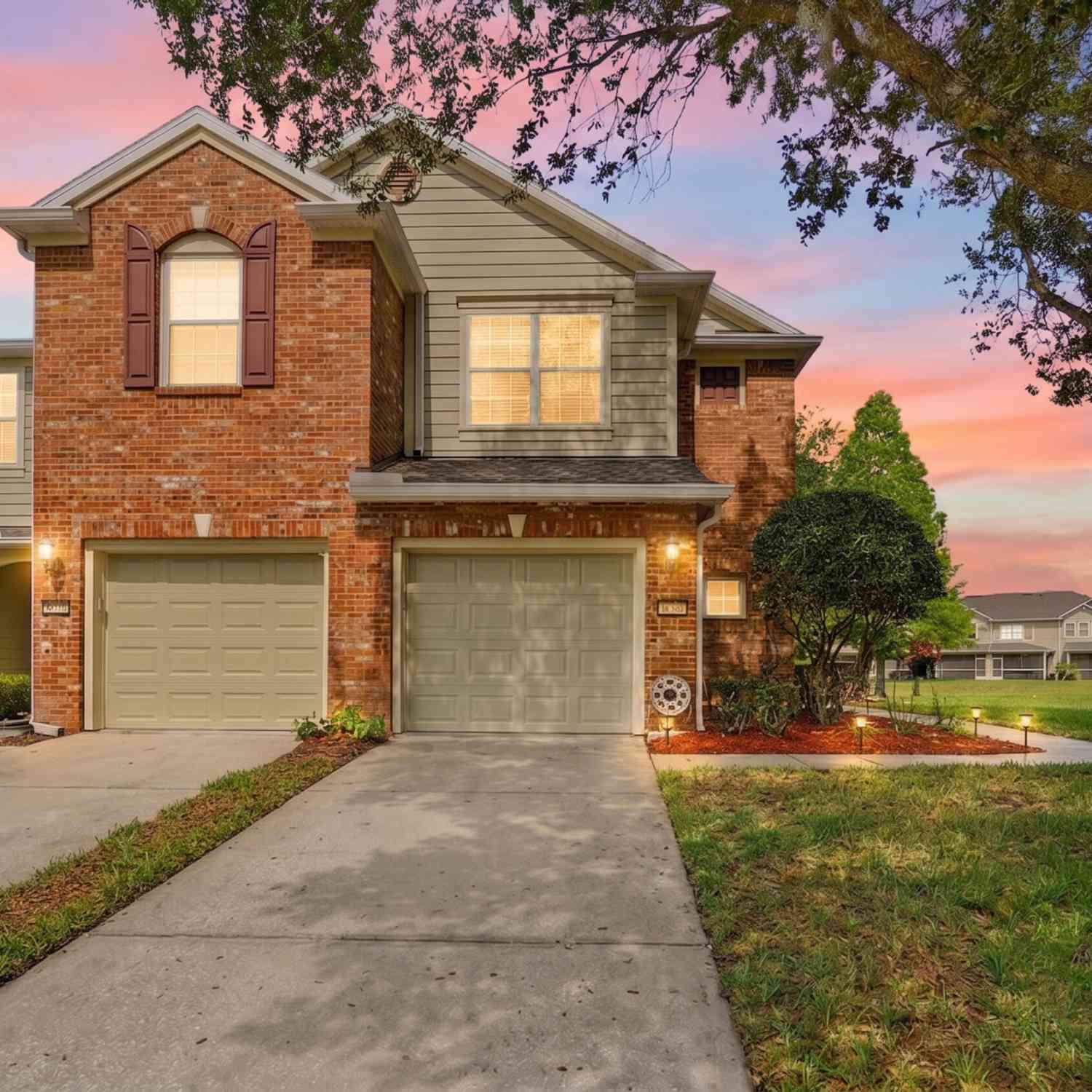 Townhouse For Sale - 6990 Roundleaf Drive<br/> Jacksonville, FL 32258