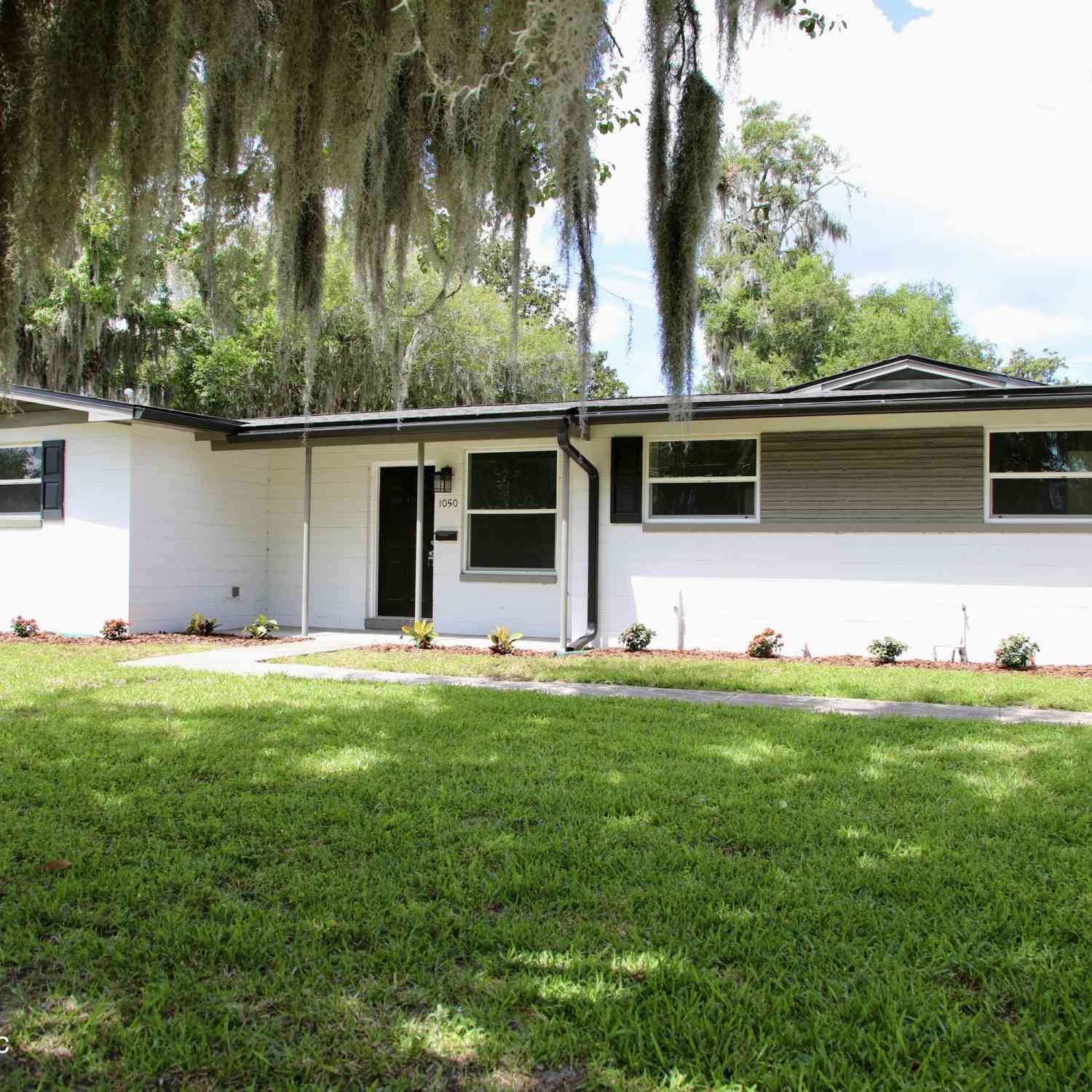 Homes For Sale - 1050 Glynlea Road<br/> Jacksonville, FL 32216