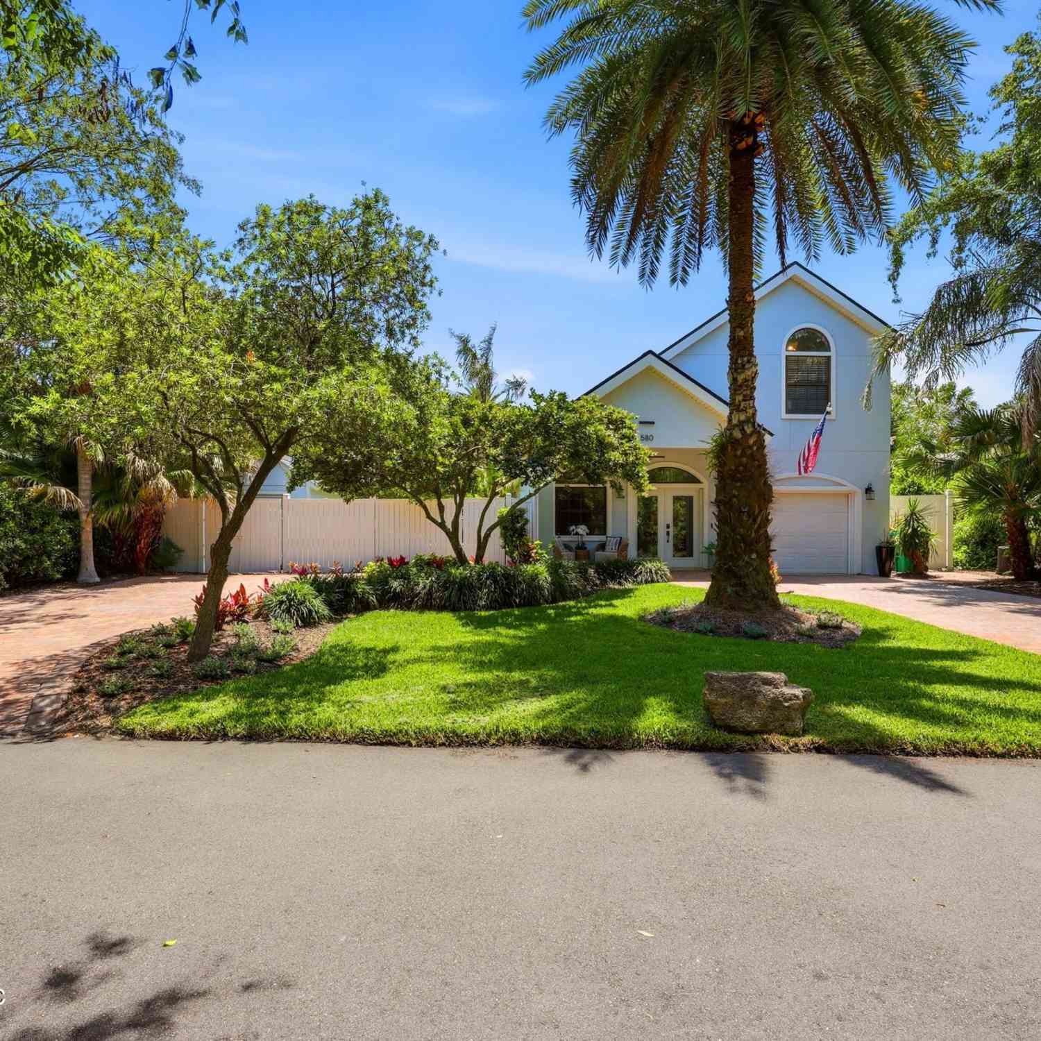Homes For Sale - 580 34th Avenue<br/> Jacksonville Beach, FL 32250