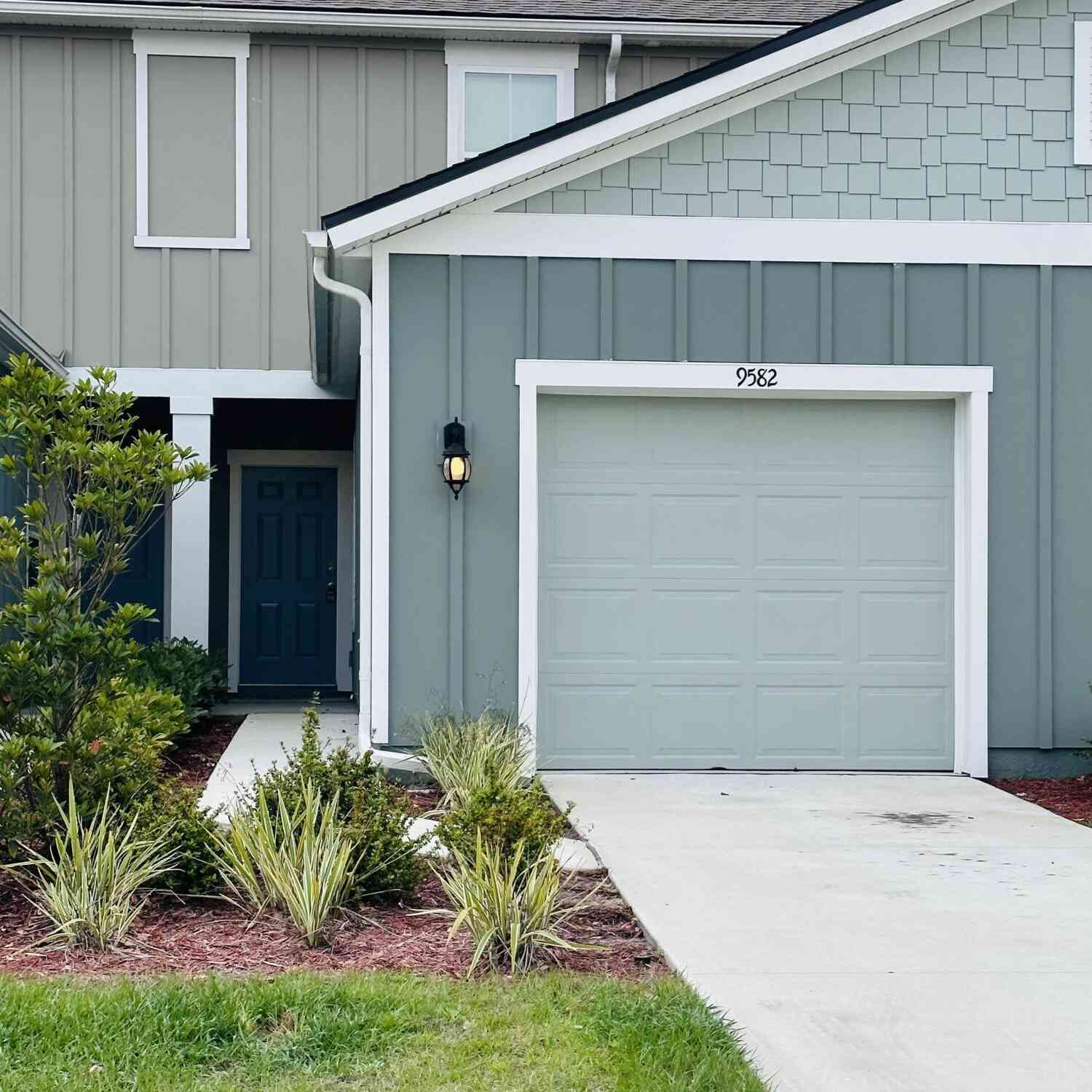 Townhouse For Rent - 9582 Star Drive<br/> Jacksonville, FL 32256