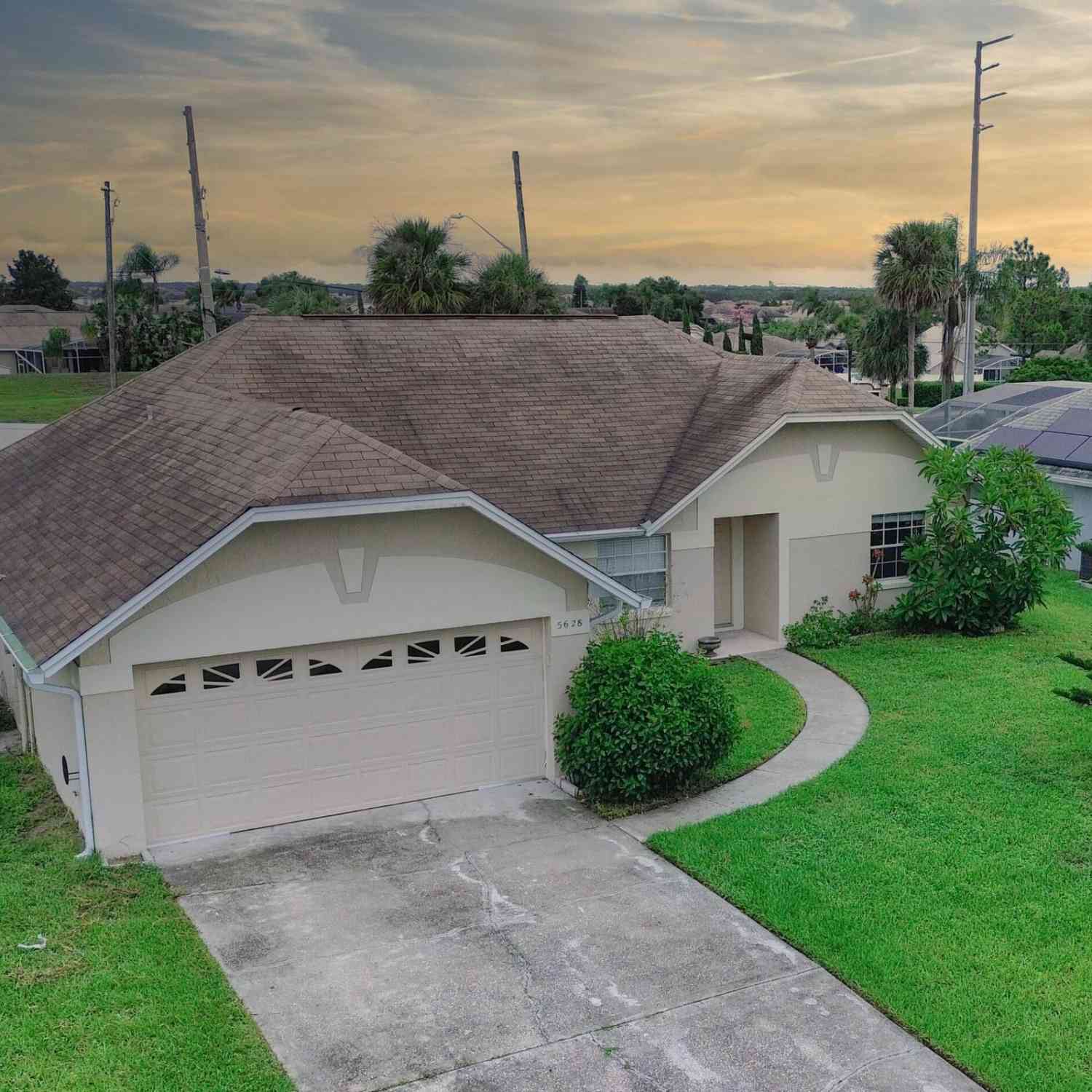 Homes For Rent - 5628 Loma Vista Dr Drive<br/> Davenport, FL 33896