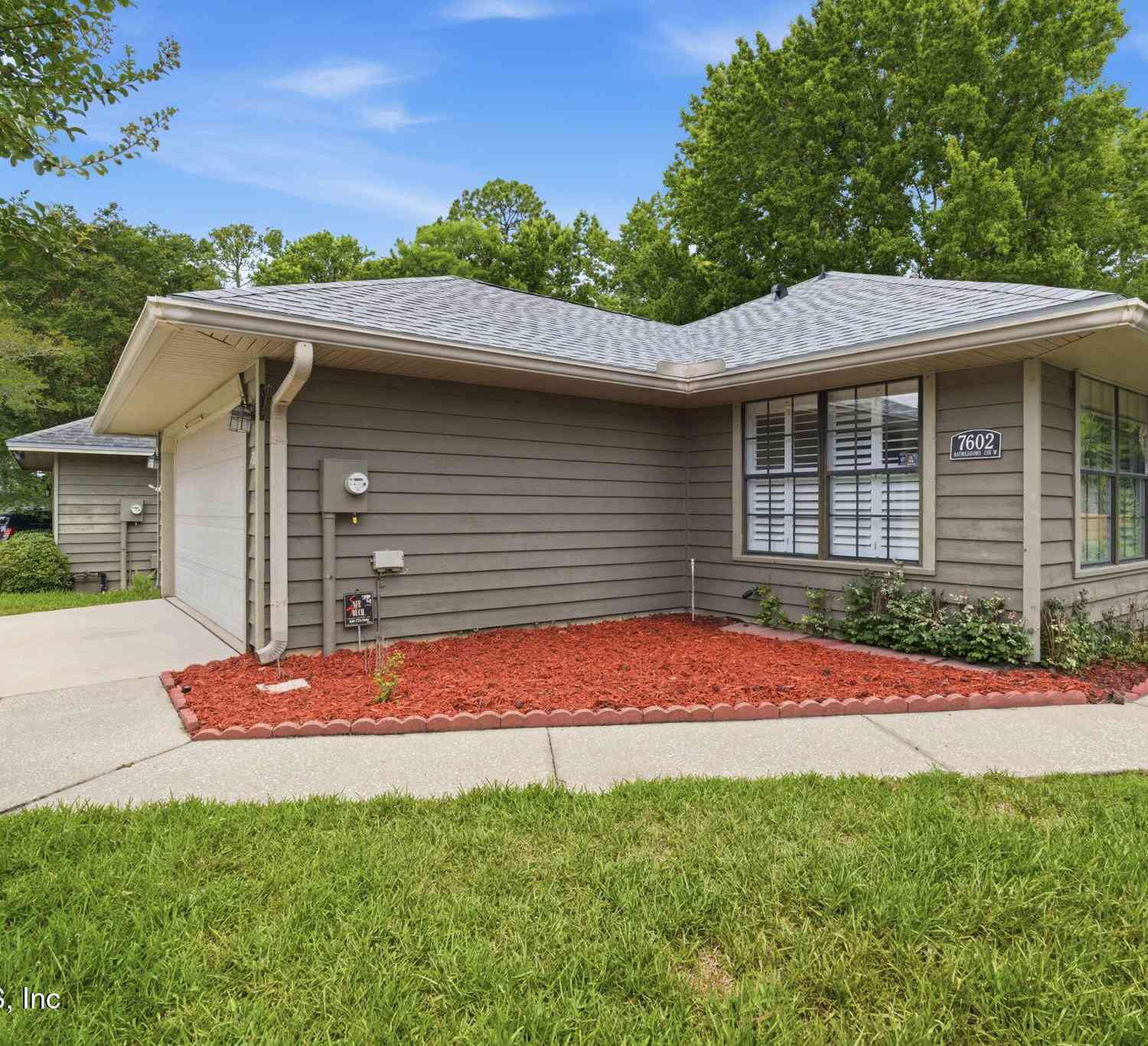 Homes For Sale - 7602 Baymeadows Circle<br/> Jacksonville, FL 32256