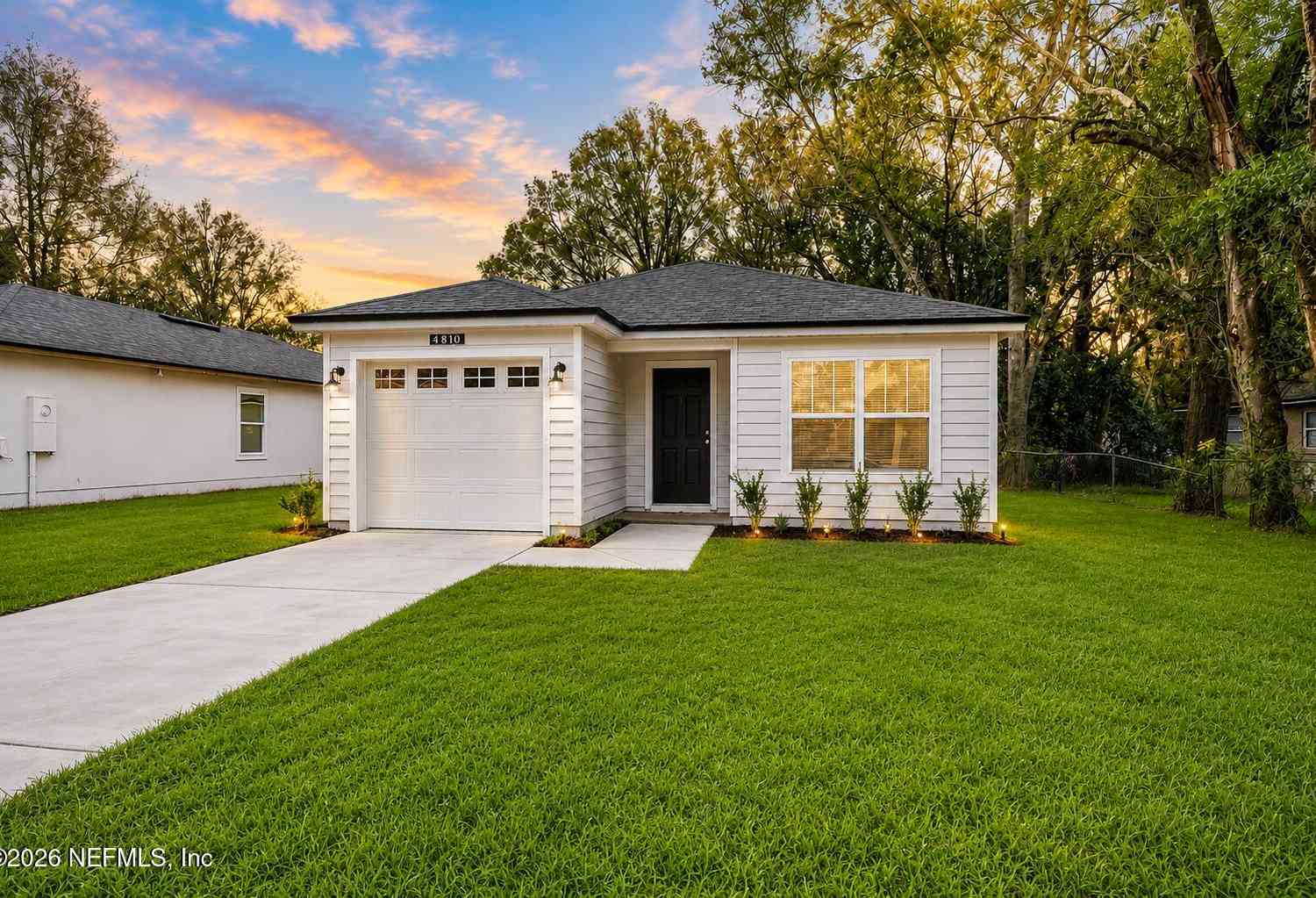 Homes For Sale - 8040 Siskin Avenue<br/> Jacksonville, FL 32219