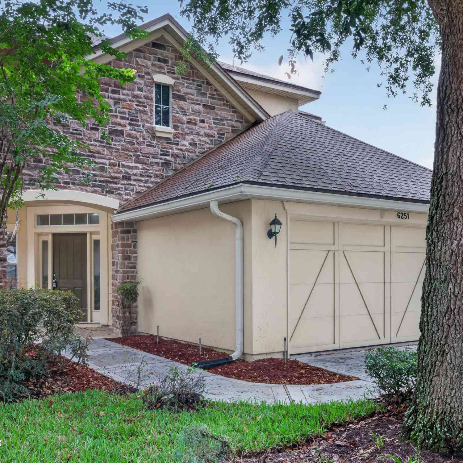 Homes For Sale - 6251 Devonhurst Drive<br/> Jacksonville, FL 32258