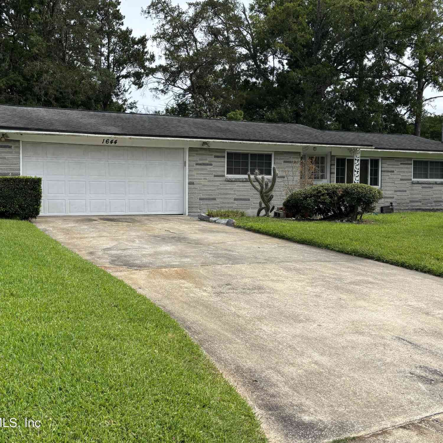 Homes For Sale - 1644 Lessard Circle<br/> Jacksonville, FL 32208