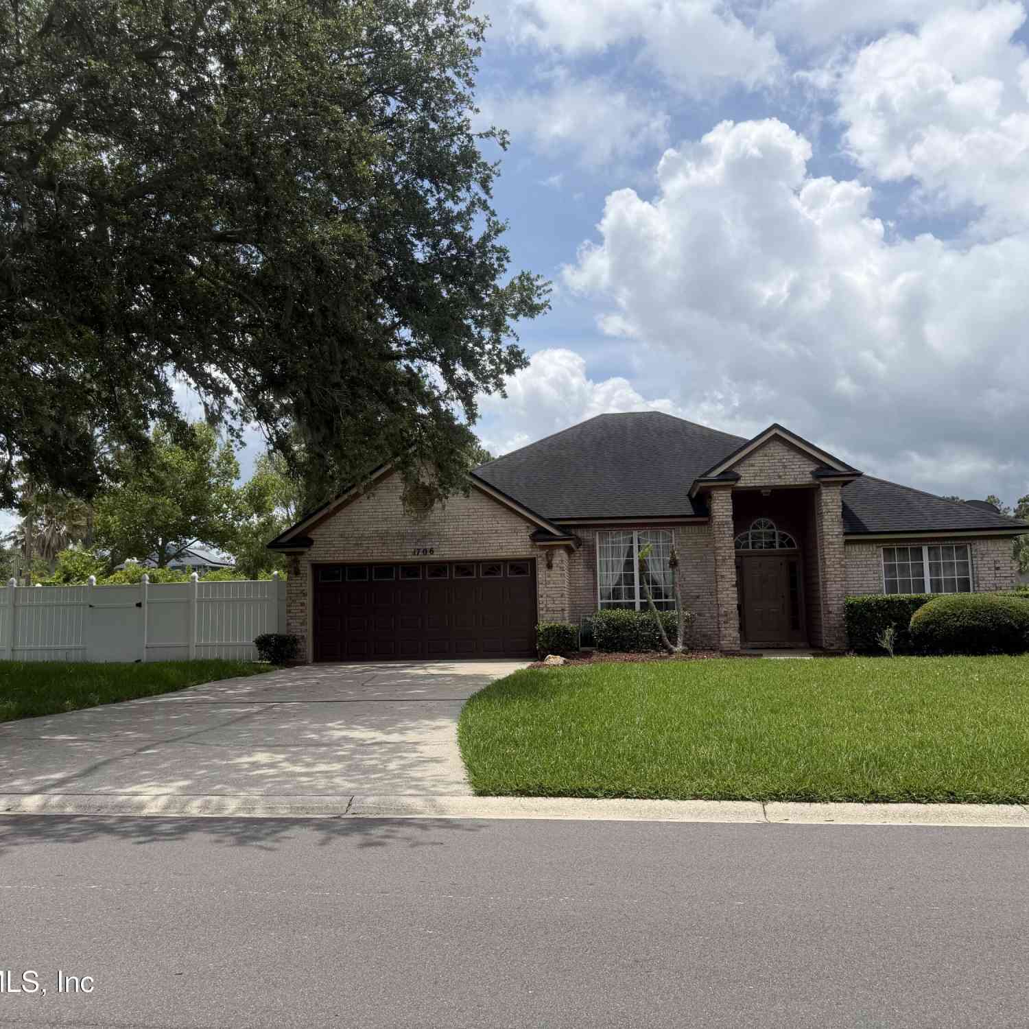 Homes For Sale - 1706 Evans Drive<br/> Jacksonville Beach, FL 32250