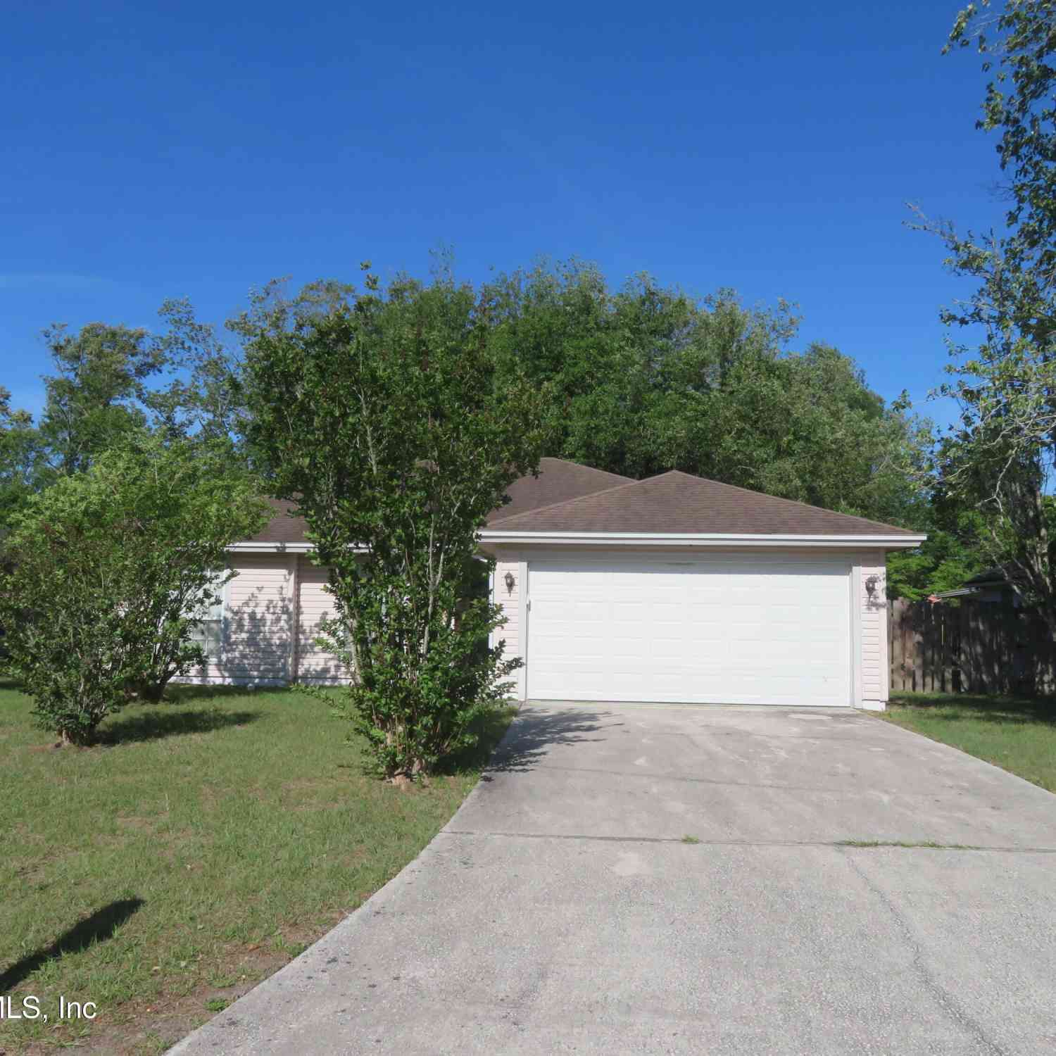 Homes For Sale - 7728 Pikes Peak Drive<br/> Jacksonville, FL 32244