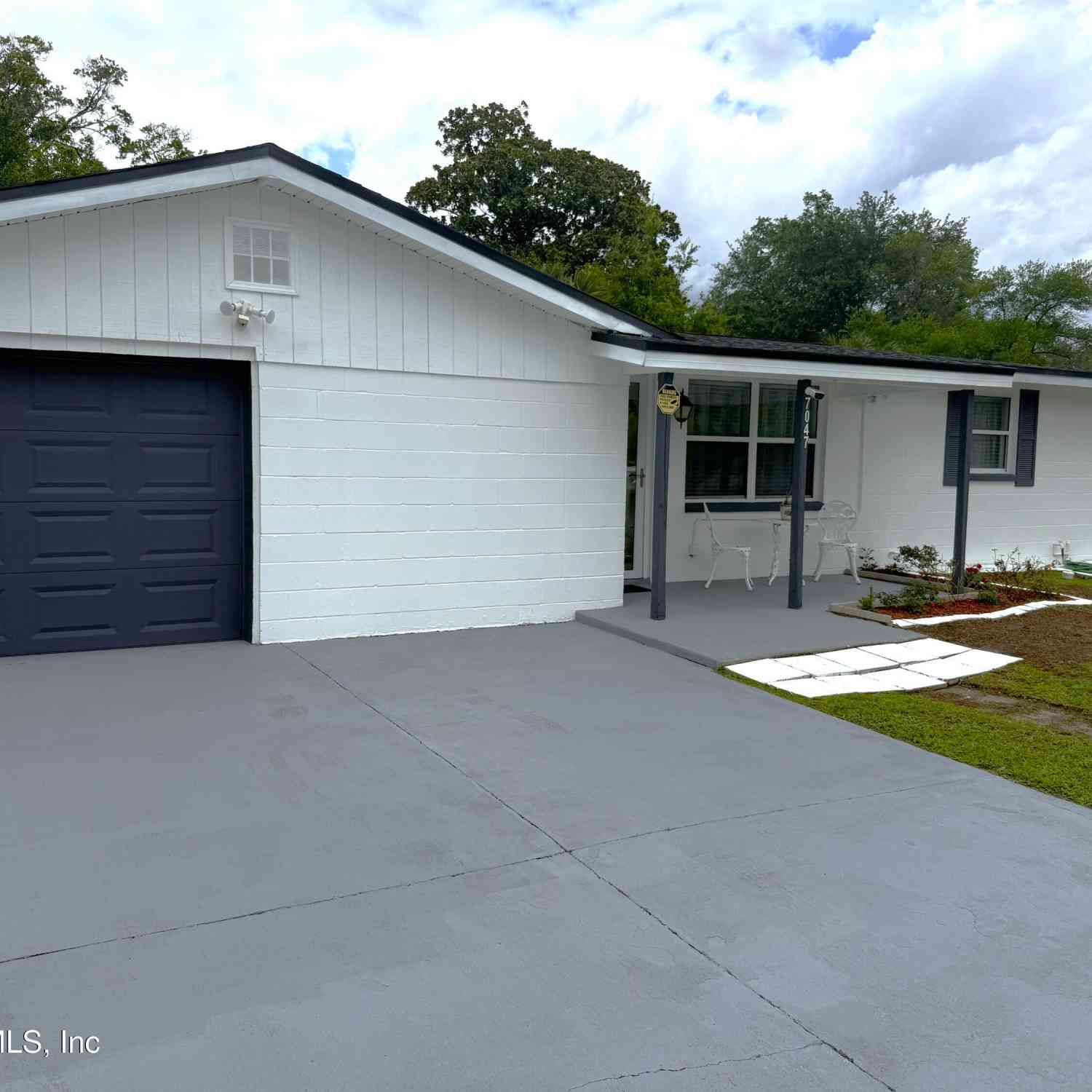 Homes For Sale - 7047 Delisle Drive<br/> Jacksonville, FL 32244