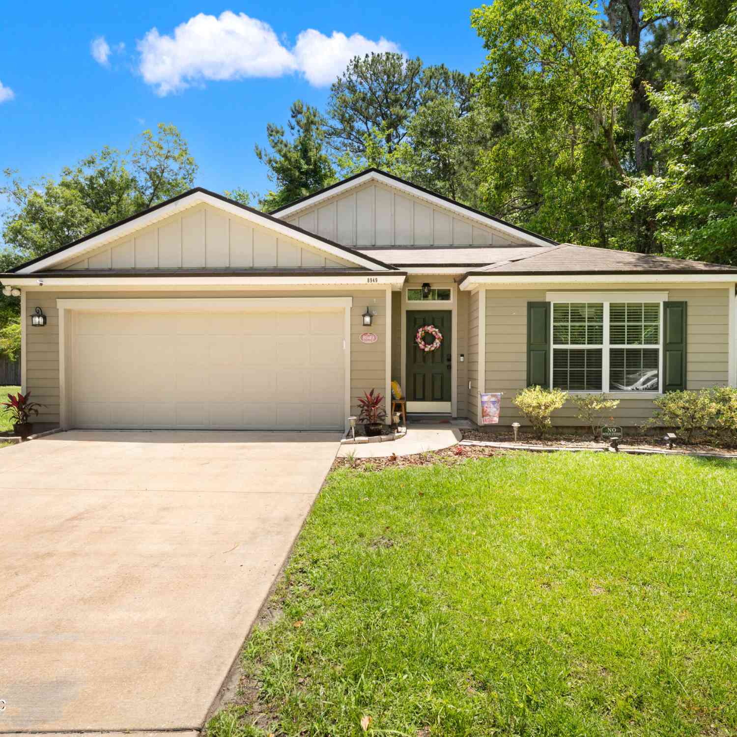 Homes For Sale - 8949 Oxfordshire Drive<br/> Jacksonville, FL 32219