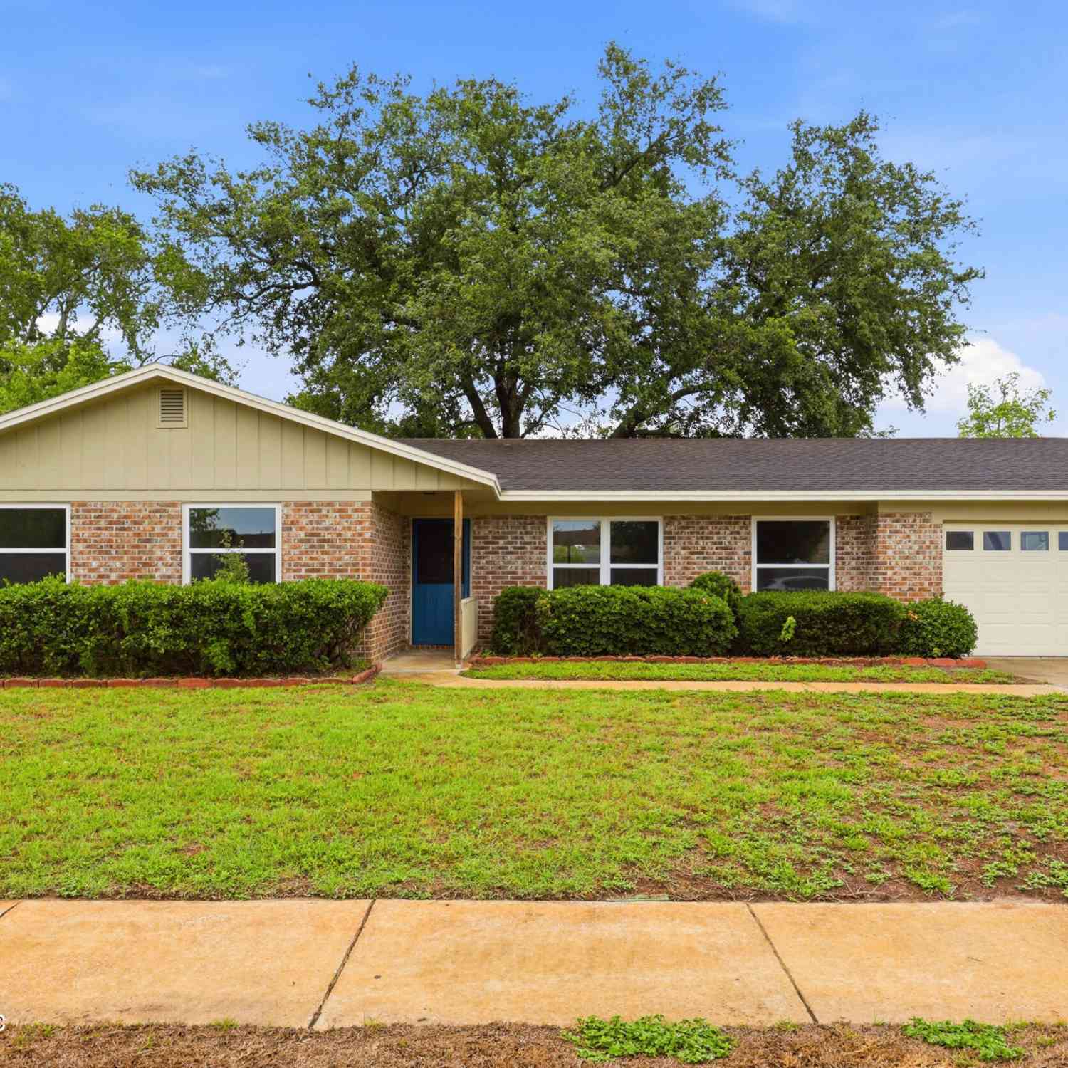 Homes For Sale - 1745 Laura Ann Lane<br/> Clay County, Orange Park, FL 32073