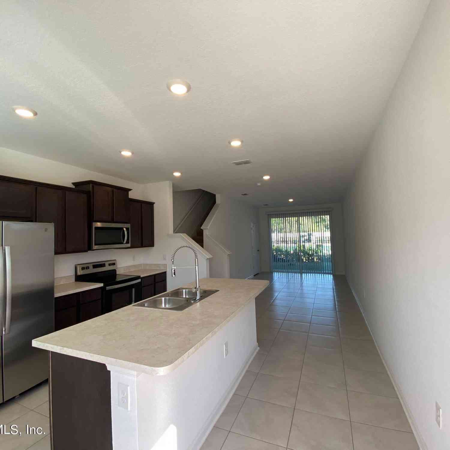 Townhouse For Rent - 8319 Zenith Circle<br/> Jacksonville, FL 32256