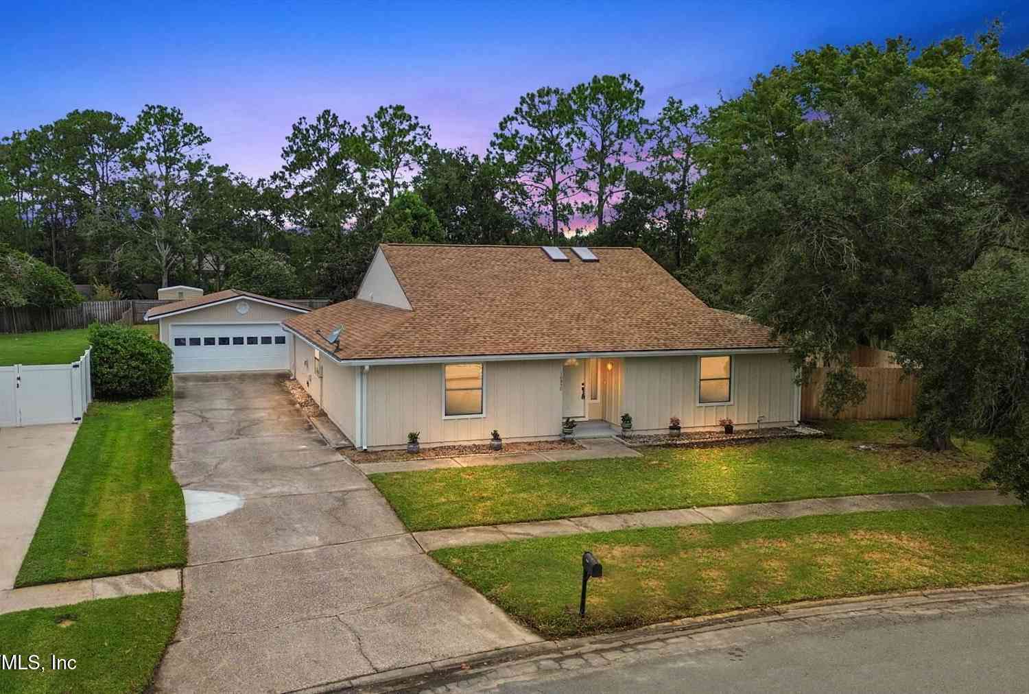 Homes For Sale - 10850 Mandarin Station Drive<br/> Jacksonville, FL 32257