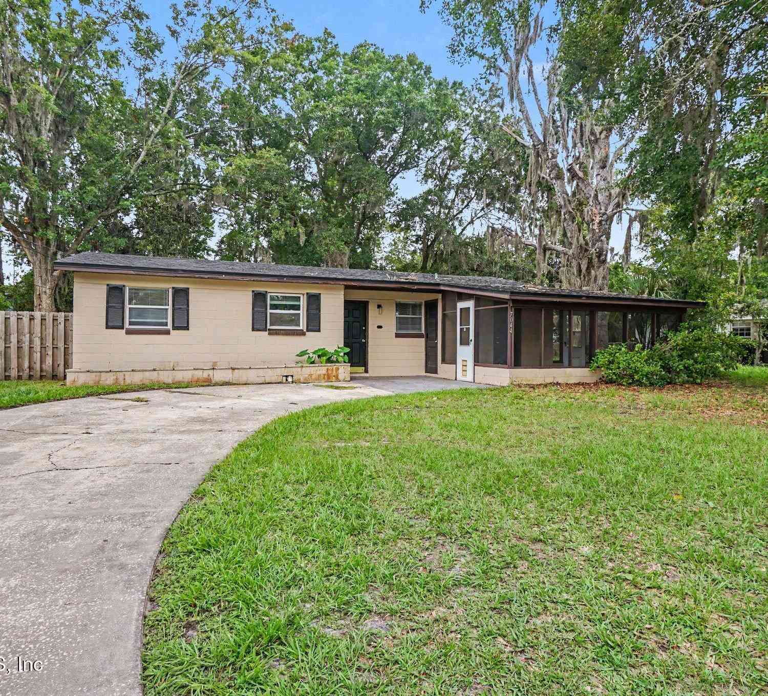 Homes For Sale - 7044 Red Robin Drive Drive<br/> Jacksonville, FL 32210