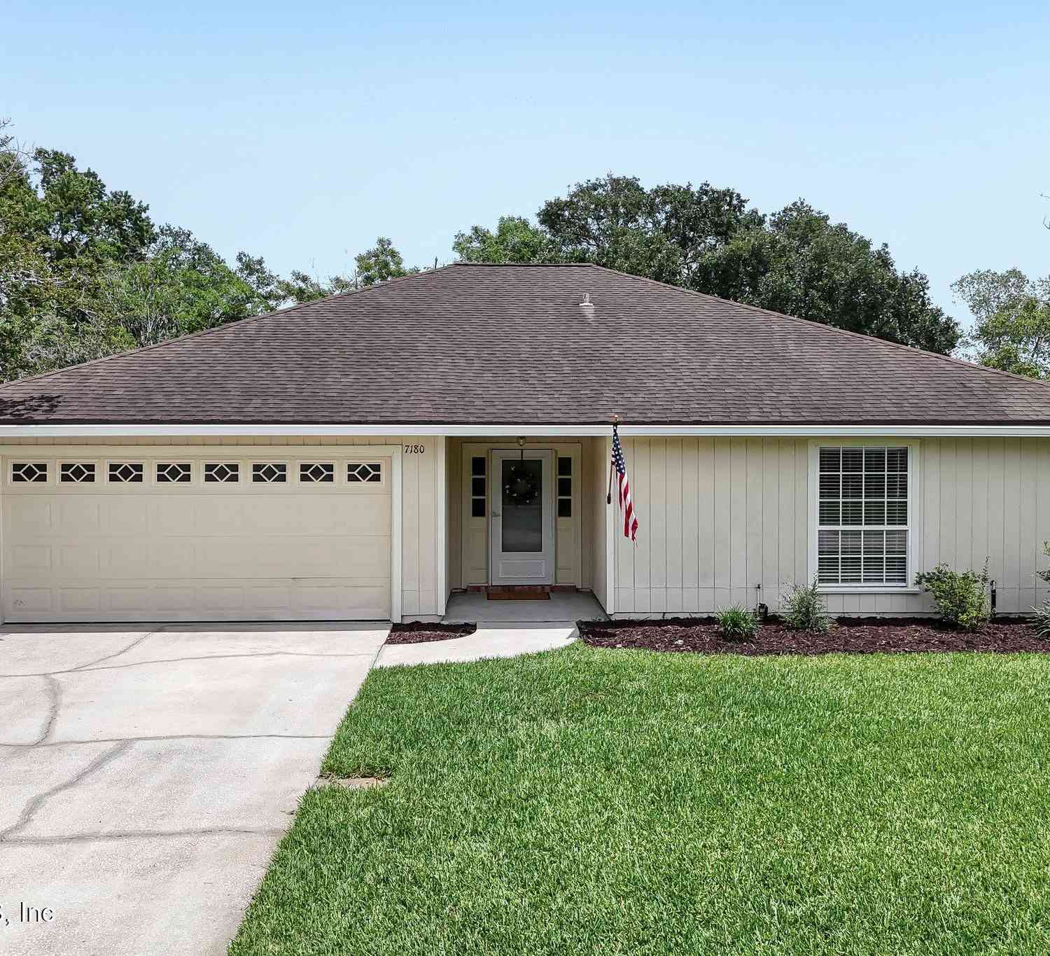 Homes For Sale - 7180 Ridgeglen Court<br/> Jacksonville, FL 32216