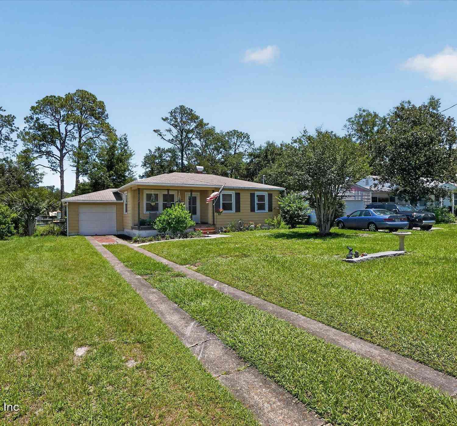 Homes For Sale - 5503 Lakewood Circle<br/> Jacksonville, FL 32207
