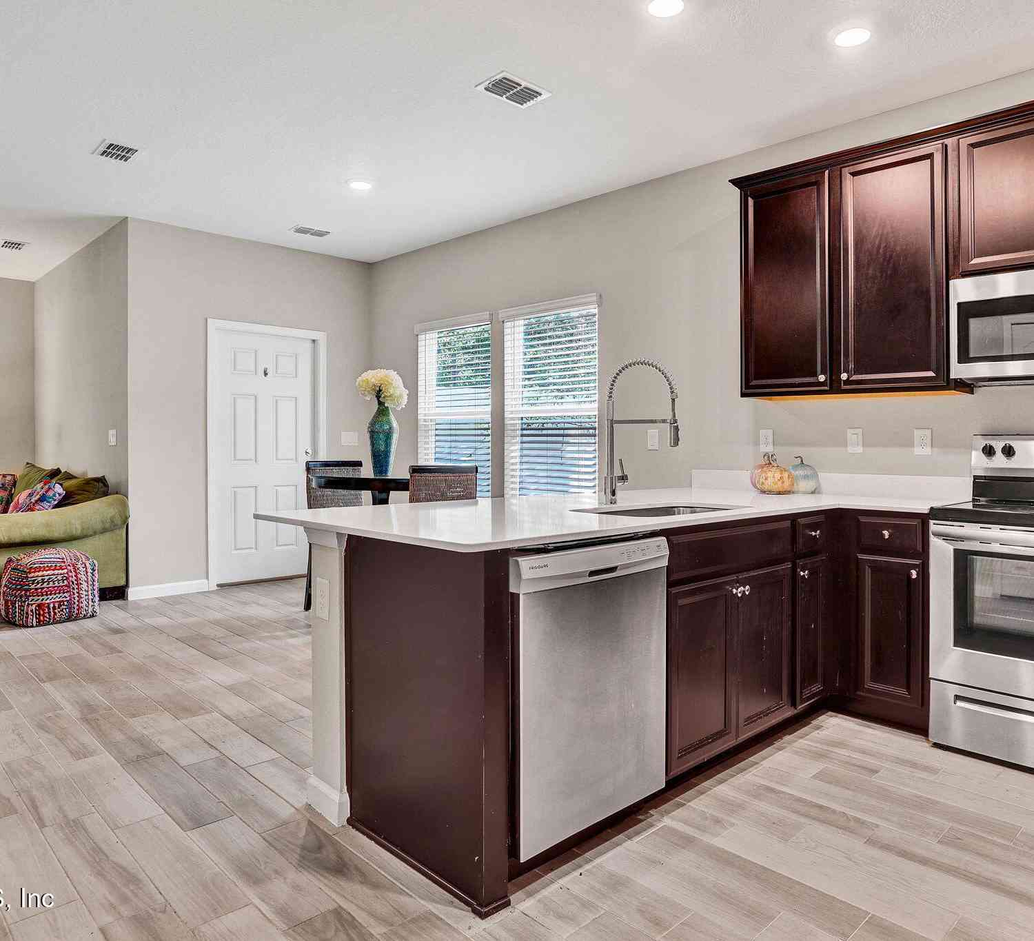 Townhouse For Sale - 7365 Palm Hills Drive<br/> Jacksonville, FL 32244